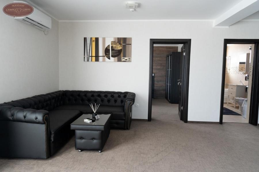 One-Bedroom Apartment photo 3