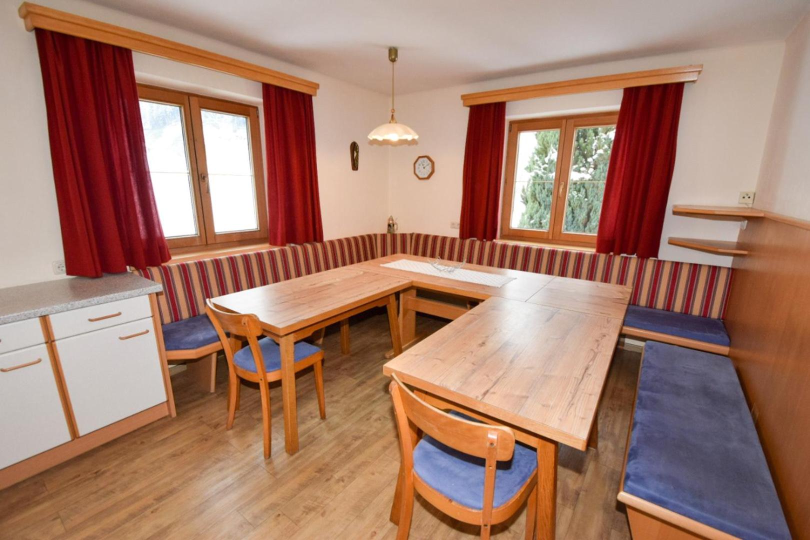 Apartment with Mountain View photo 2