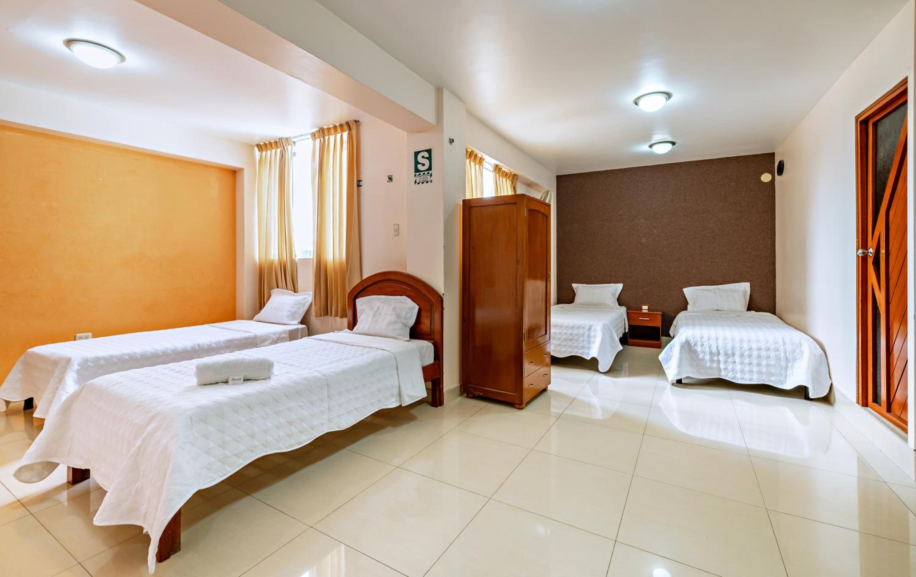 Quadruple Room with Private Bathroom photo 3
