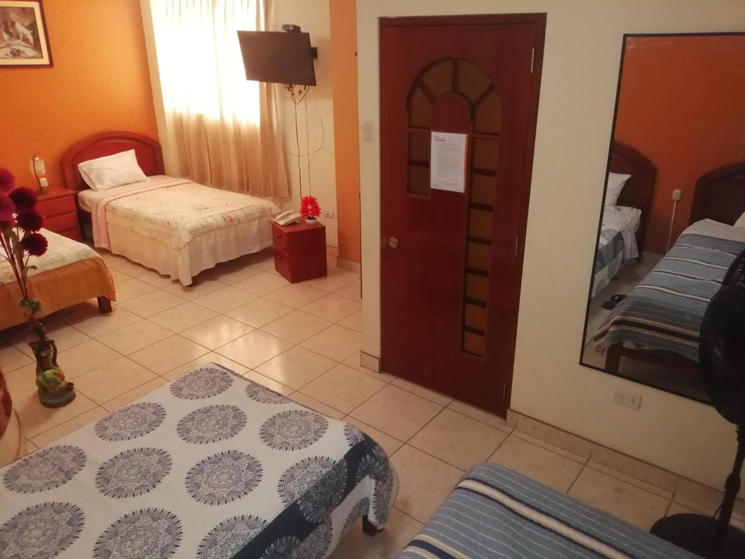 Quadruple Room with Private Bathroom photo 2