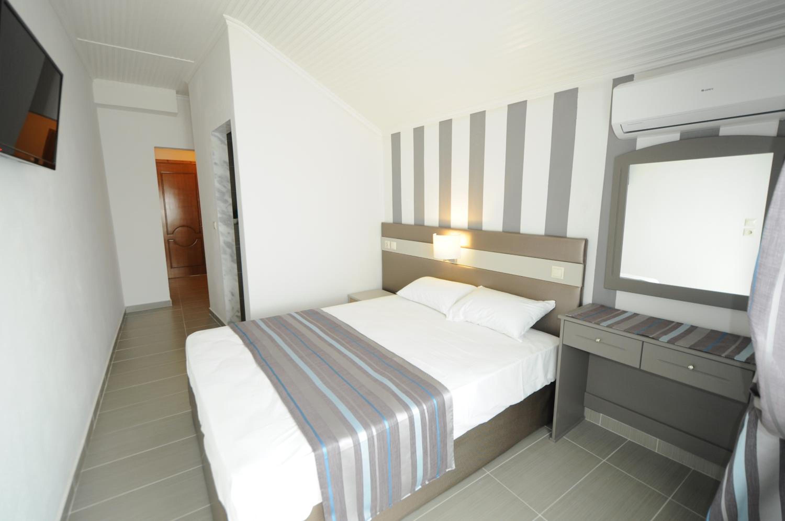 Double Room with Sea View - Photo 2