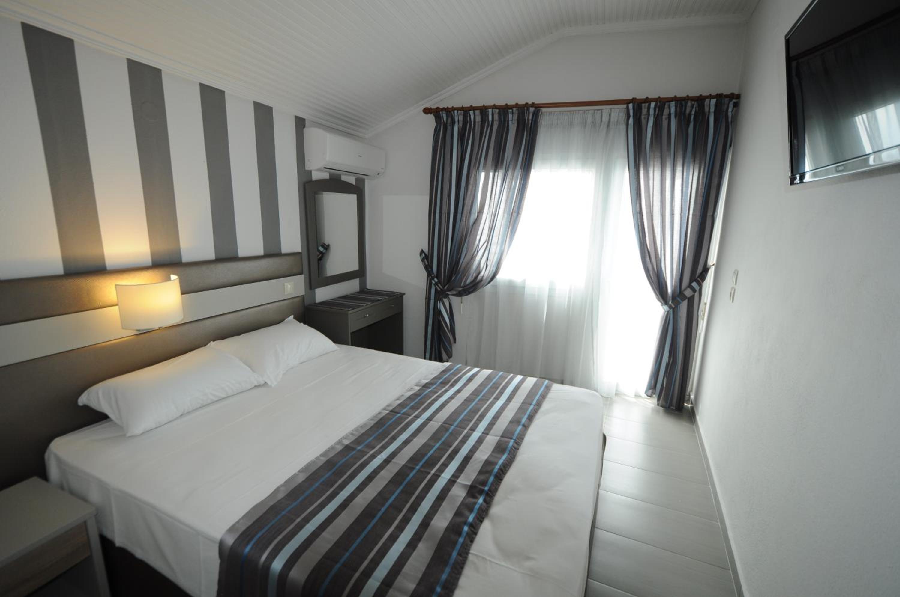 Double Room with Sea View - Photo 1