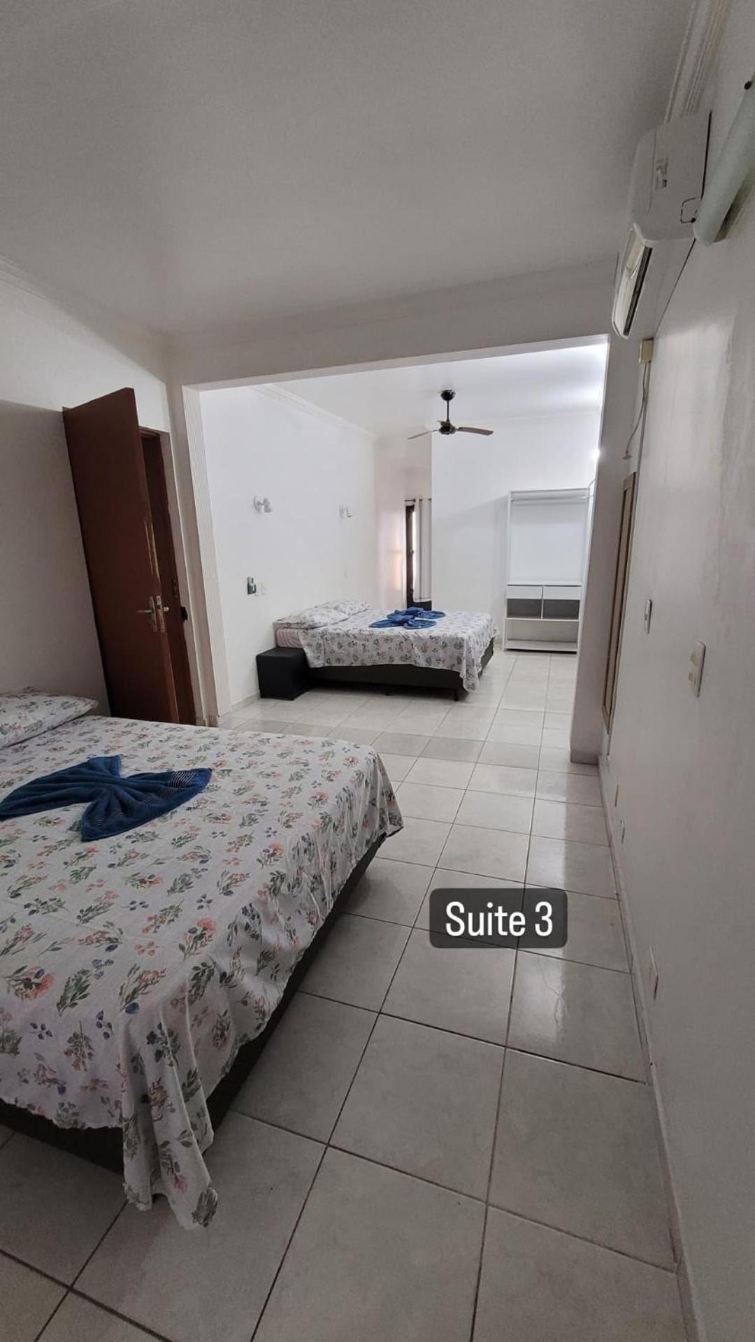 Five-Bedroom House photo 2