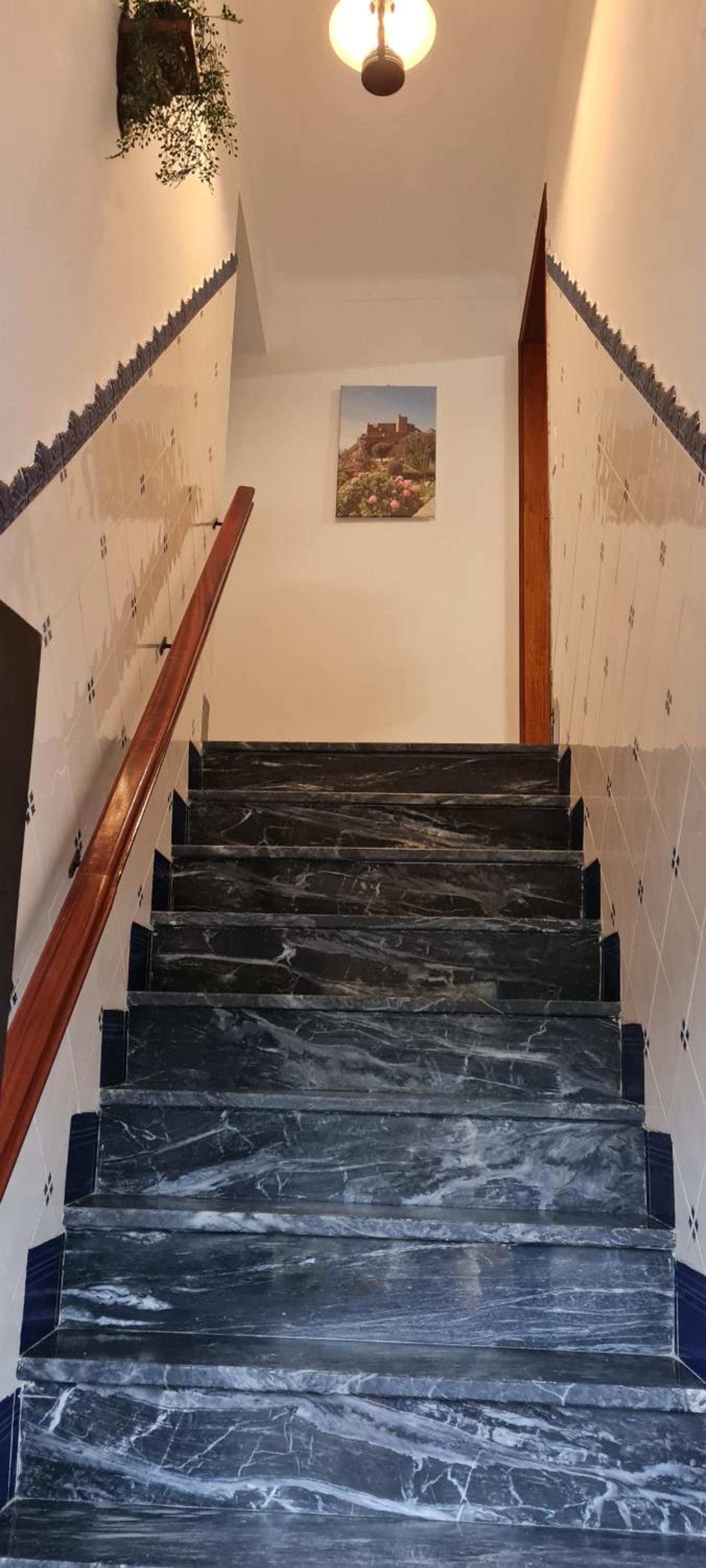 Apartment with Mountain View - Photo 32