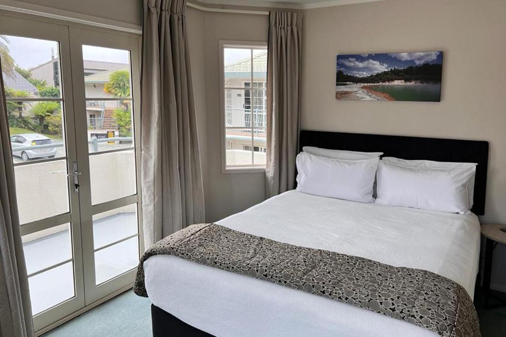 Family Suite with Balcony - Photo 5