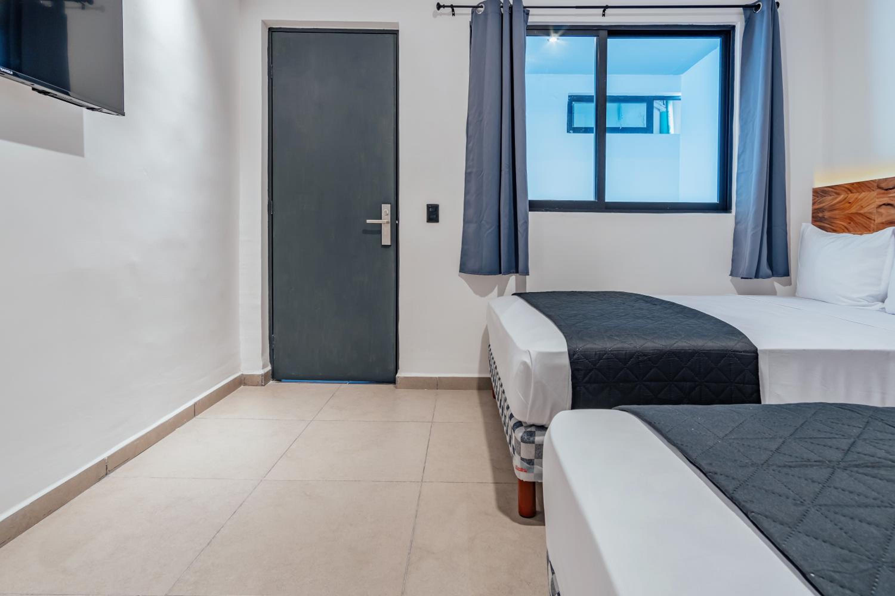 Deluxe Double Room with Two Double Beds photo 2