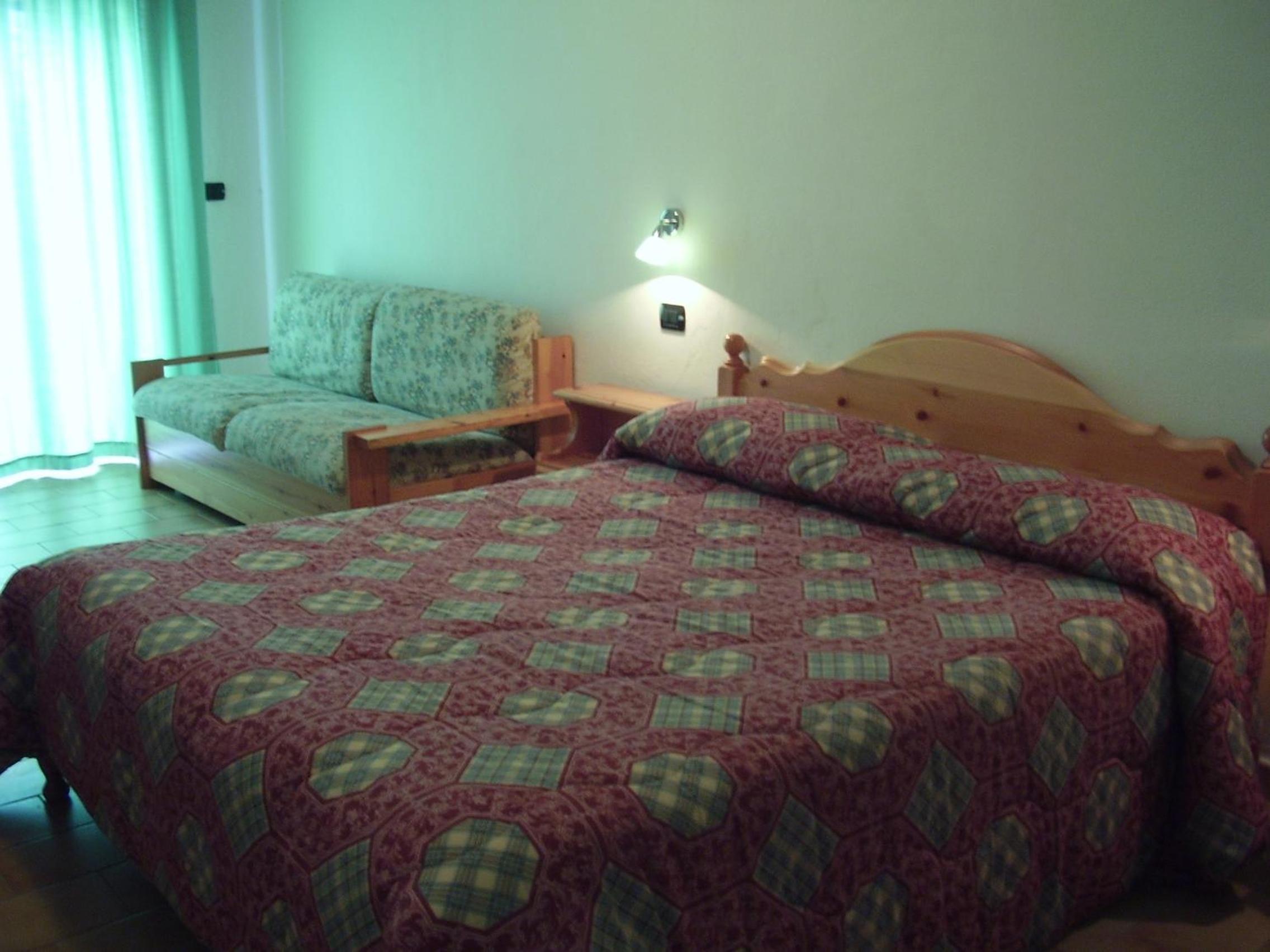 Budget Double Room photo 3