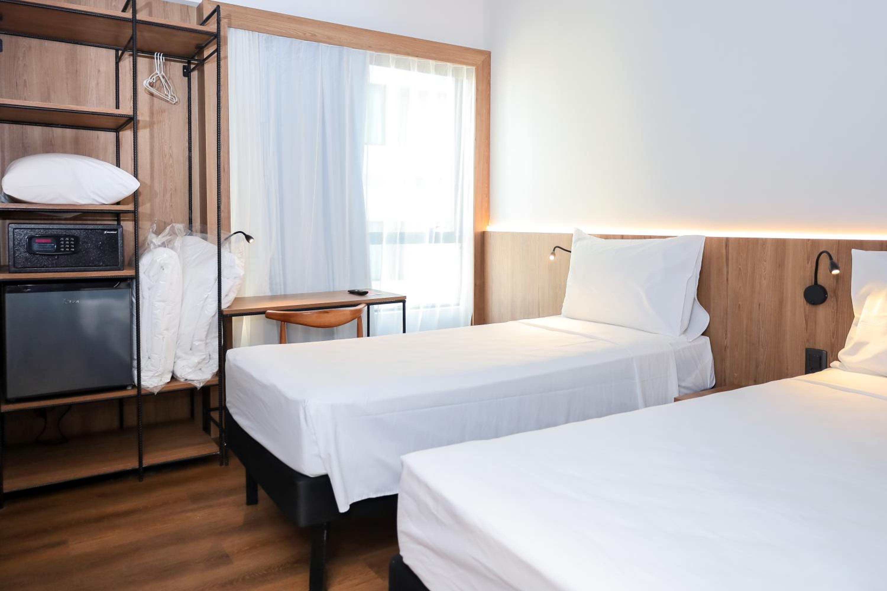 Twin Room - Photo 2