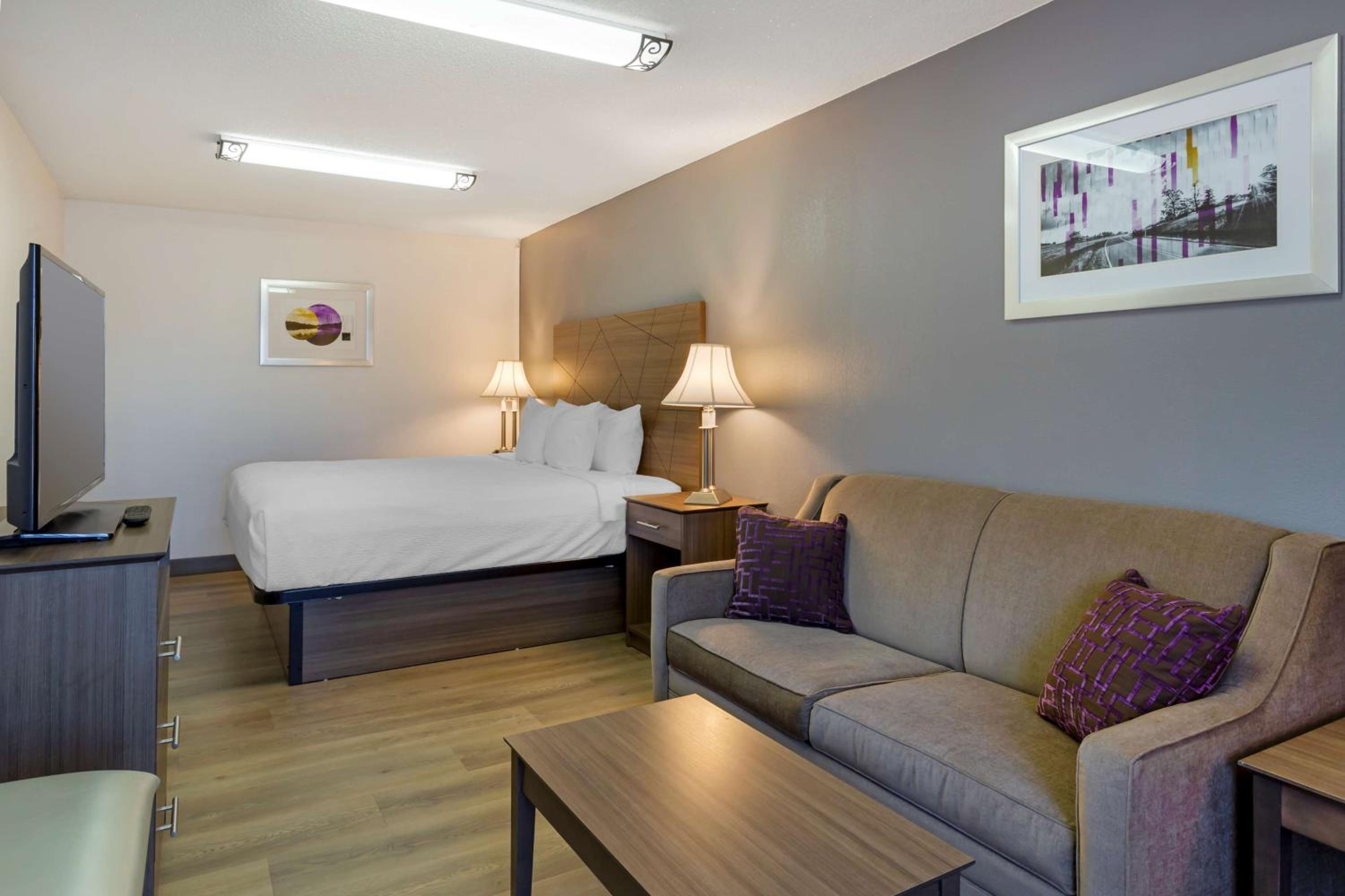 King Suite with Three King Beds and Sofa Bed - Non-Smoking - Photo 1