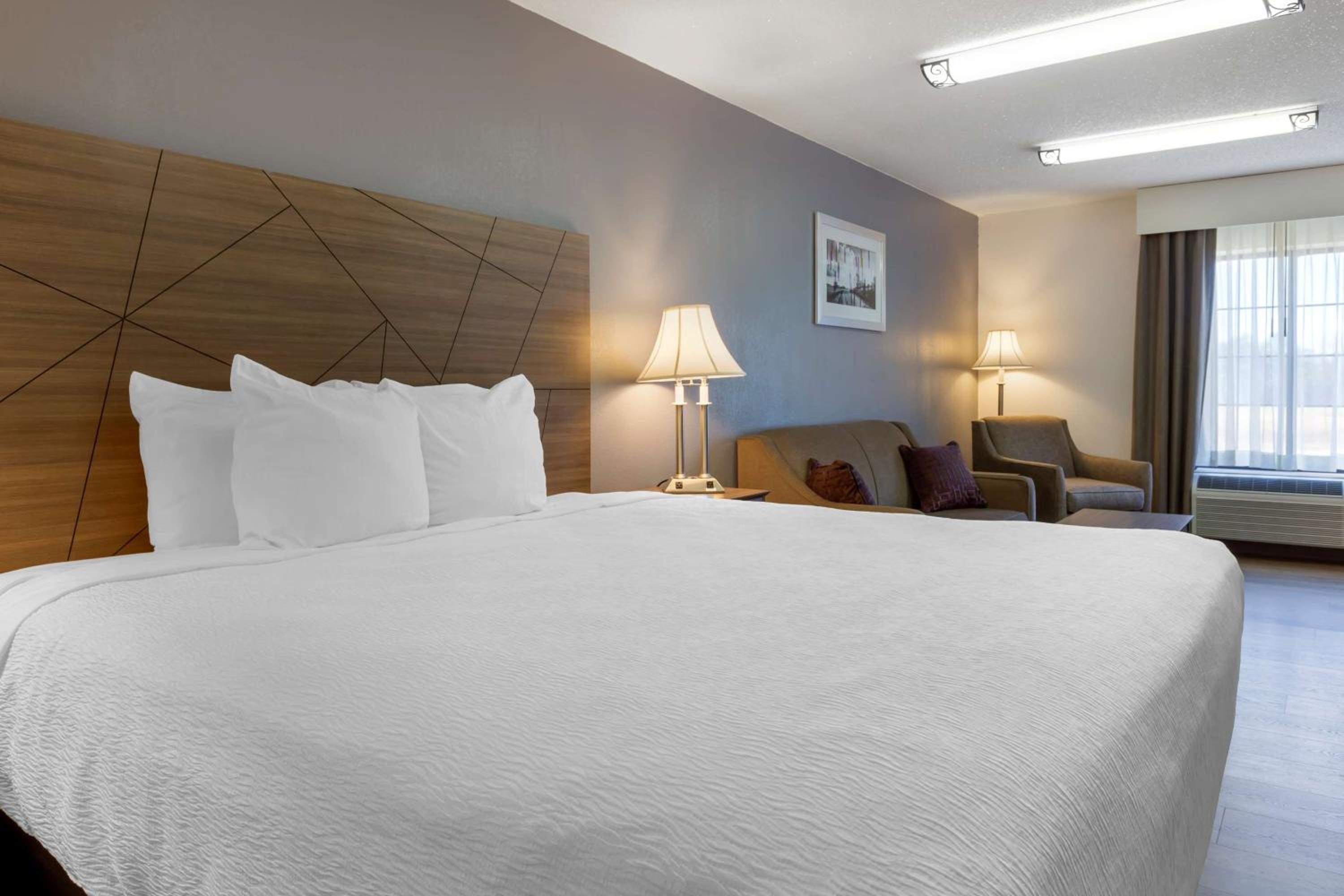 King Suite with Three King Beds and Sofa Bed - Non-Smoking - Photo 5