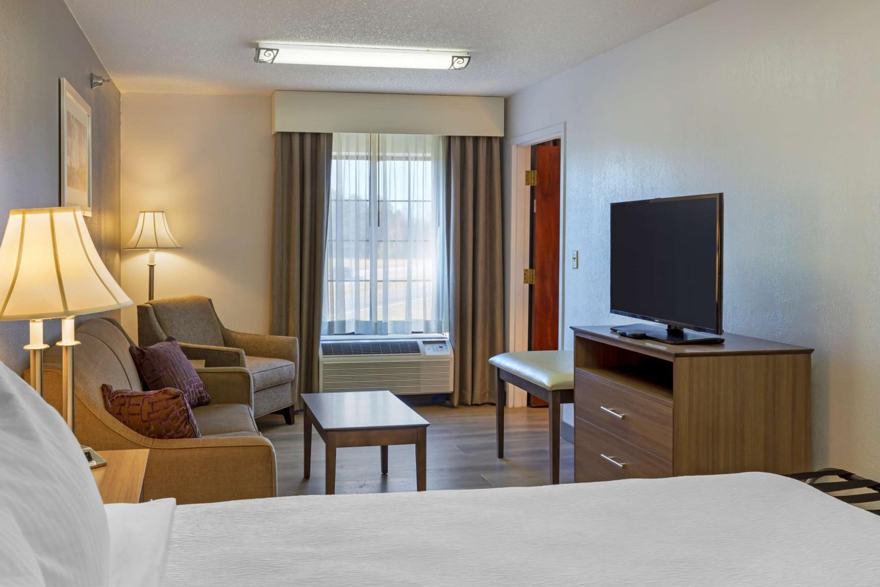 King Suite with Three King Beds and Sofa Bed - Non-Smoking - Photo 6