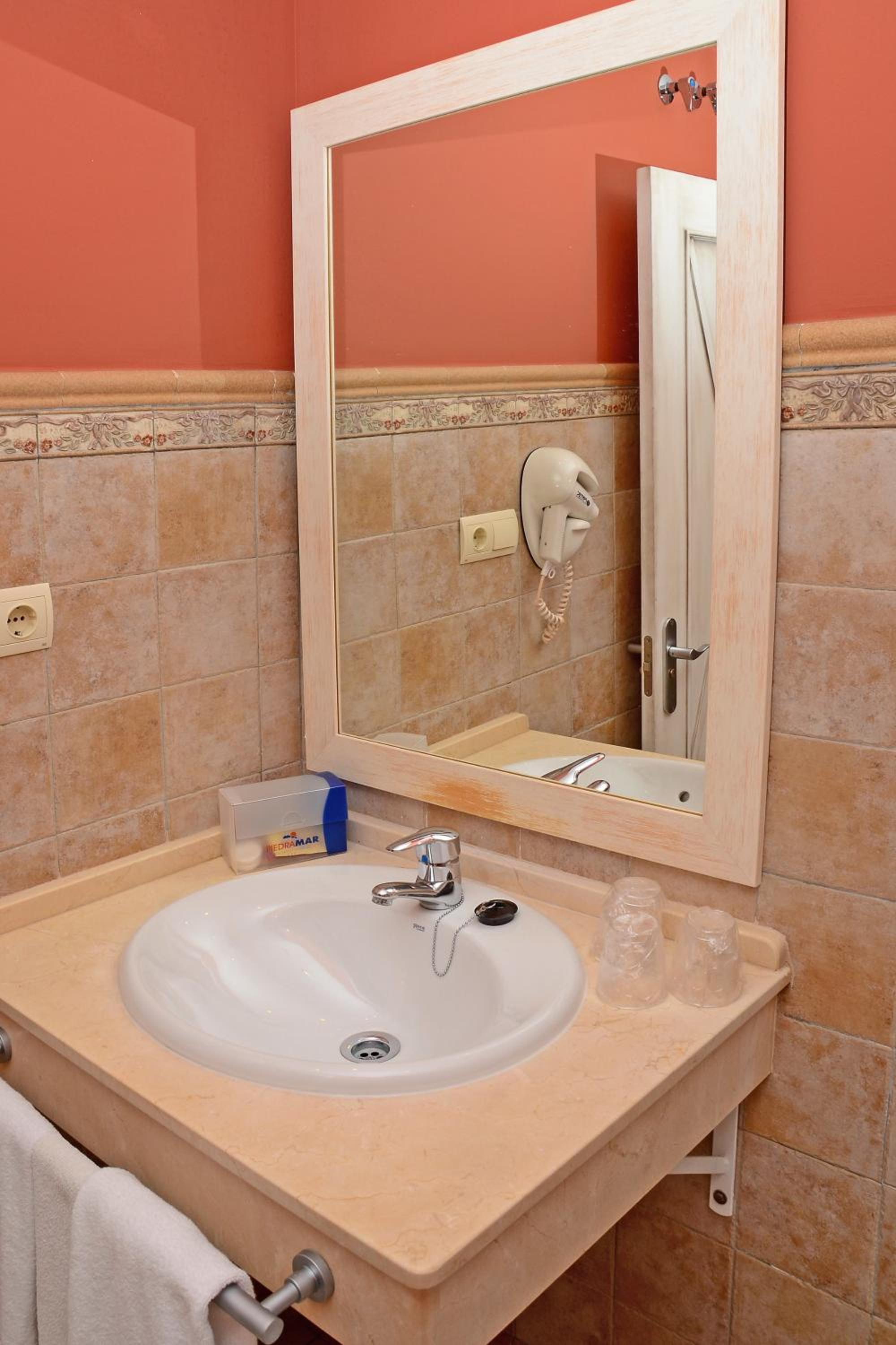 Superior One-Bedroom Apartment with Terrace (2 Adults) - Photo 5