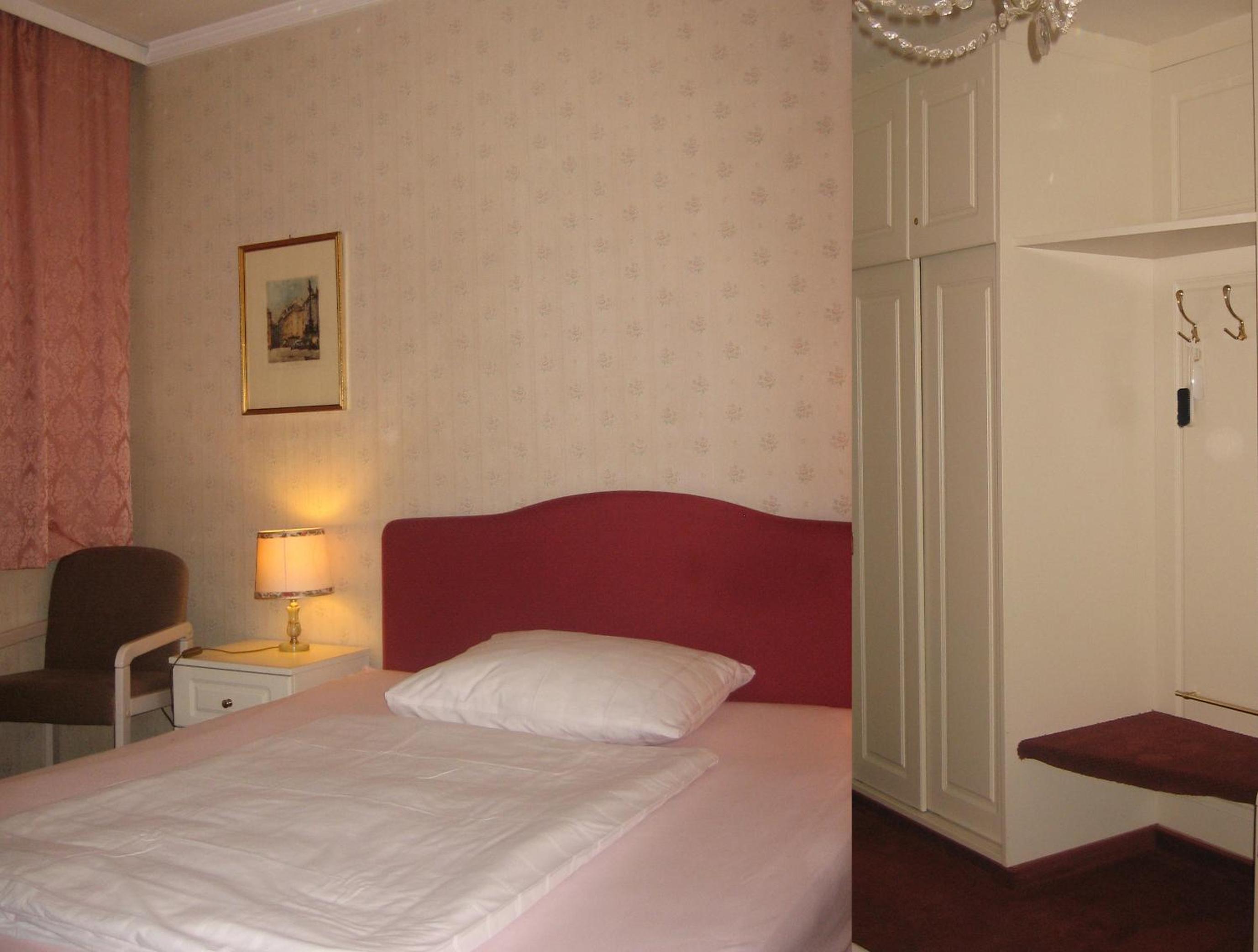 Standard Double Room - Photo 2