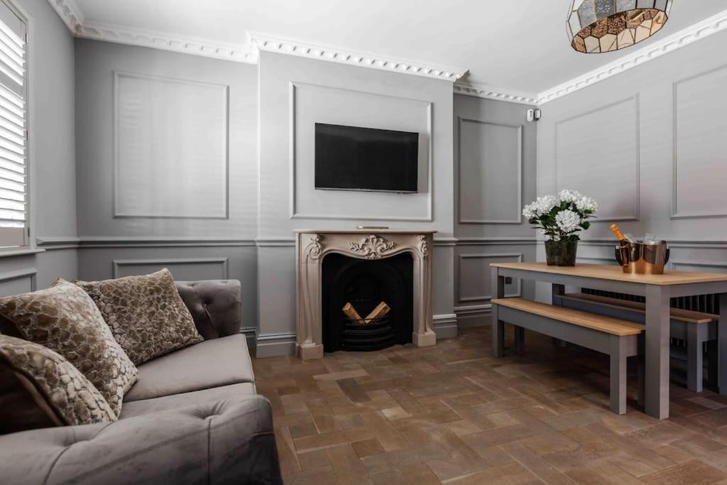Four-Bedroom House photo 2