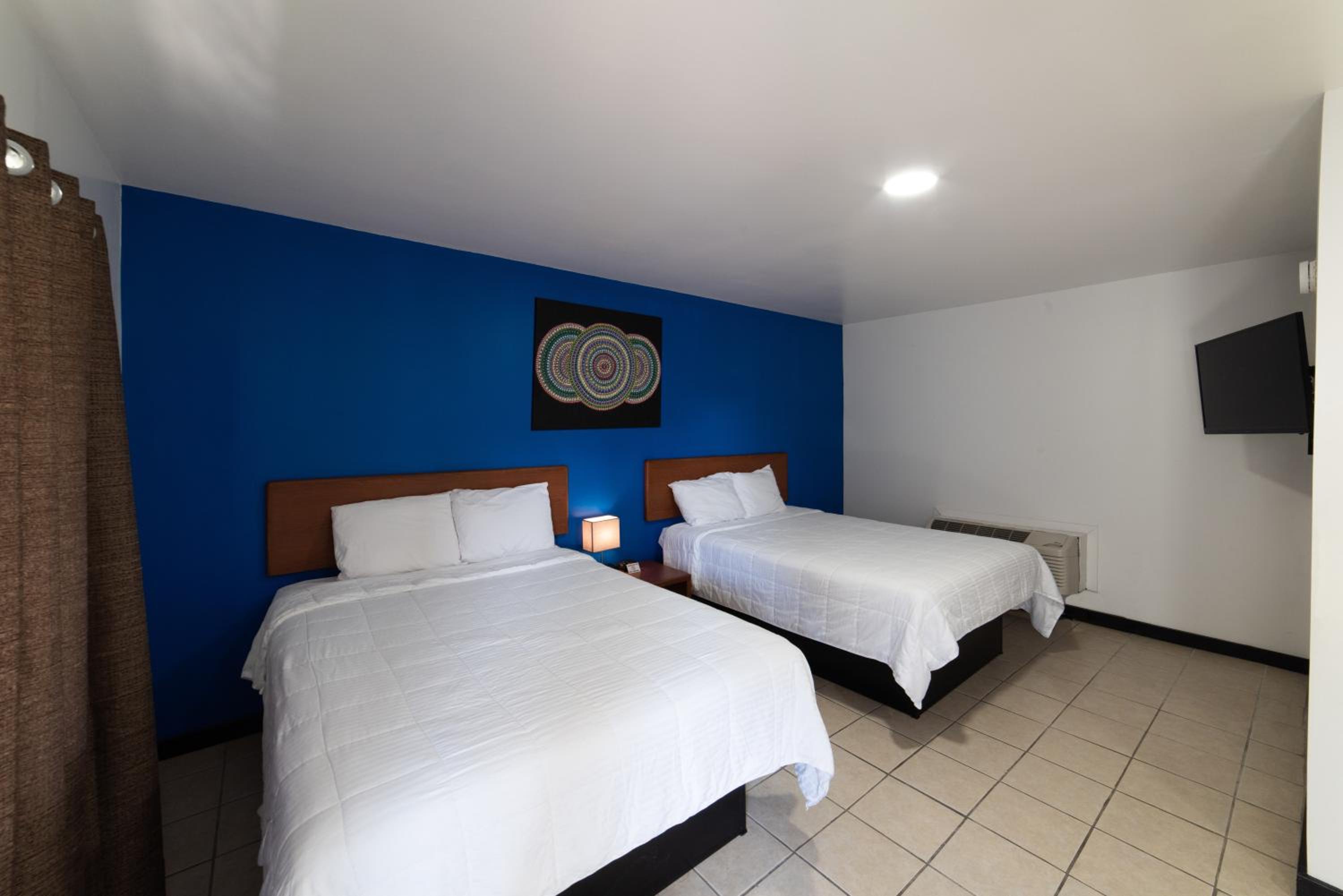 Quadruple Room - Photo 2