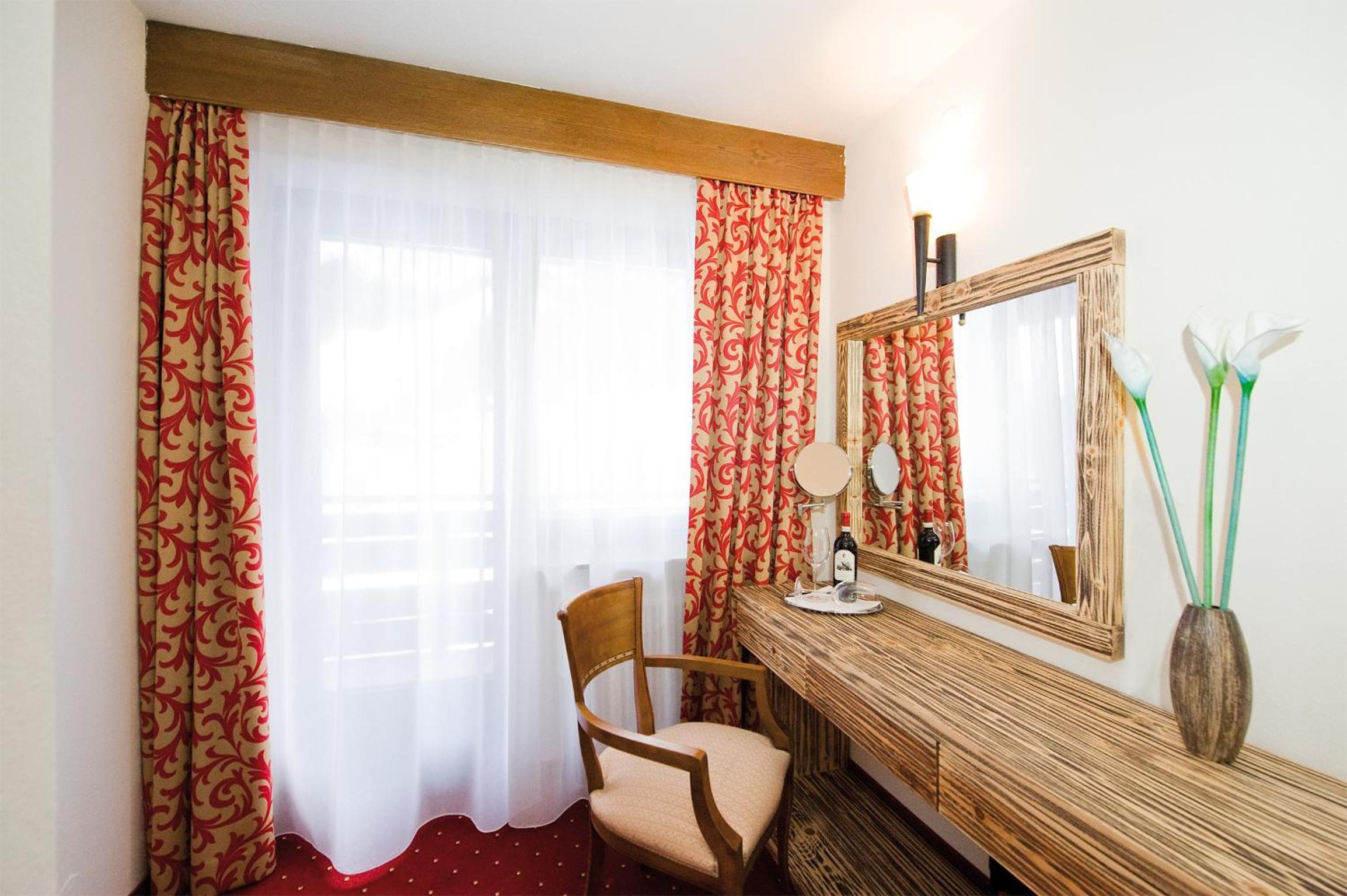 Double Room with Balcony - Photo 4