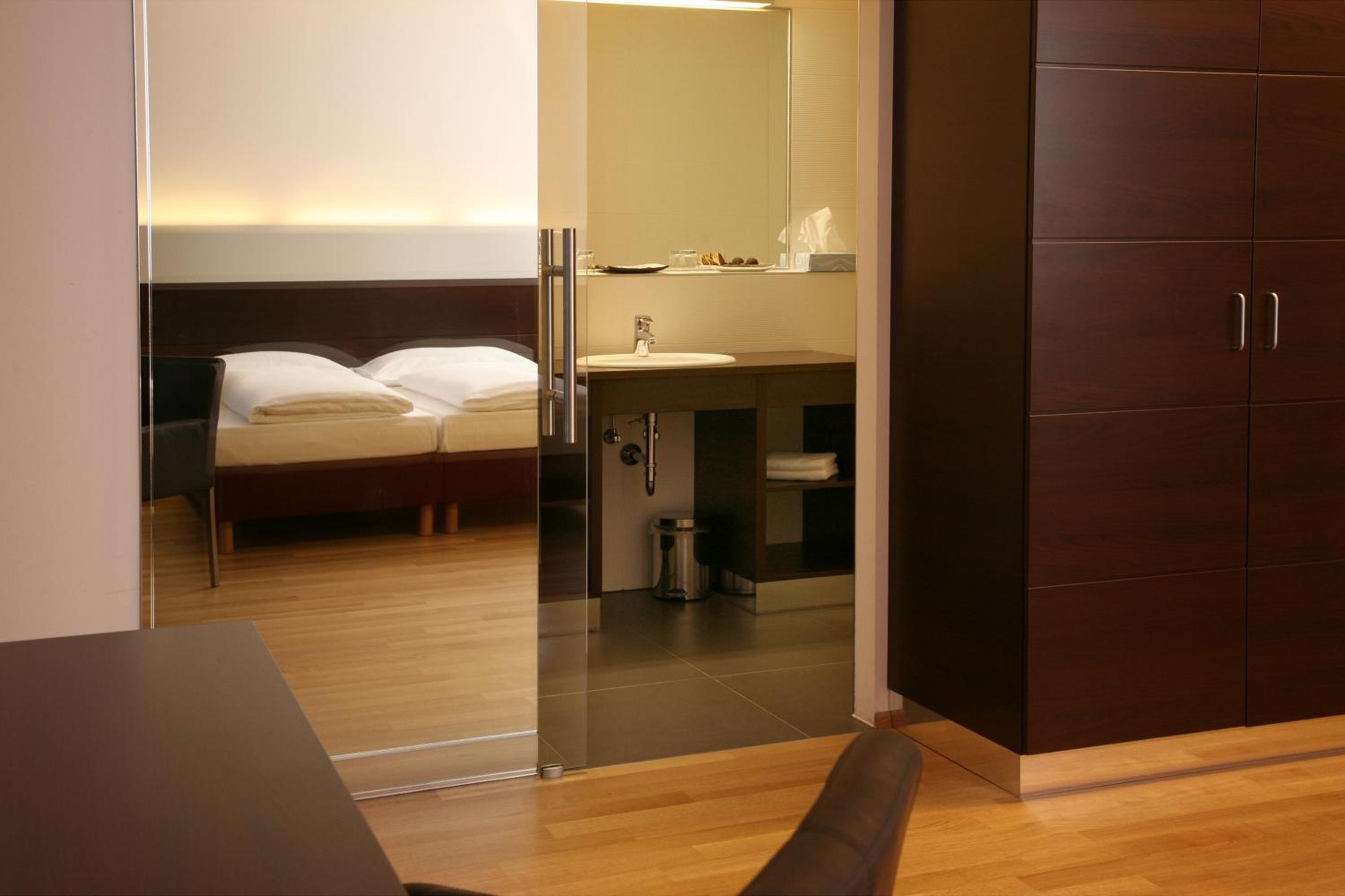 Business Double Room - Photo 12