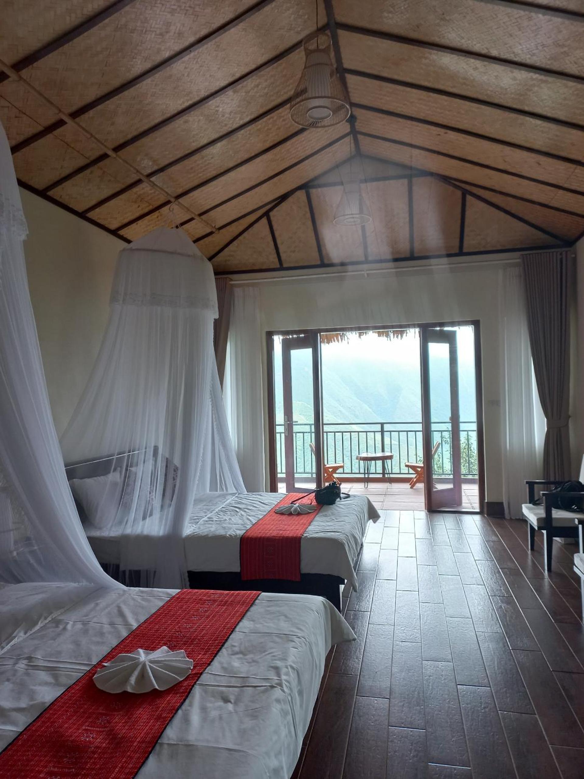 Quadruple Room with Balcony - Photo 14