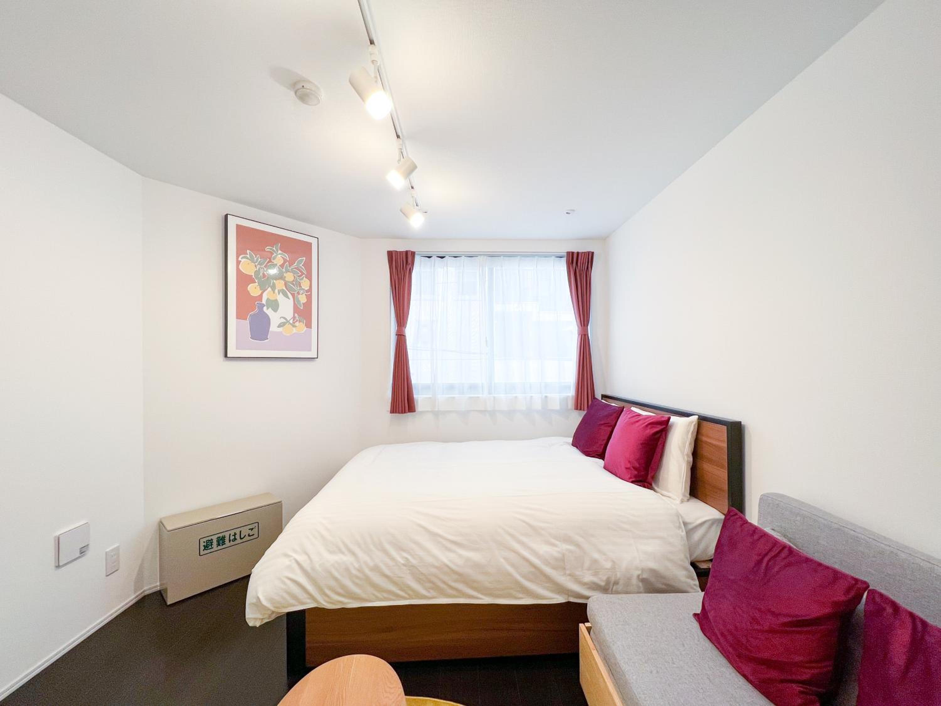 One-Bedroom Apartment photo 1