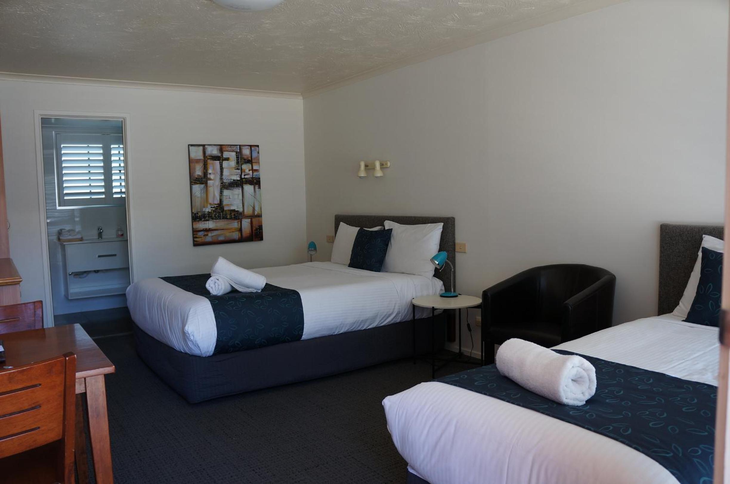 Queen Twin Suite photo 3