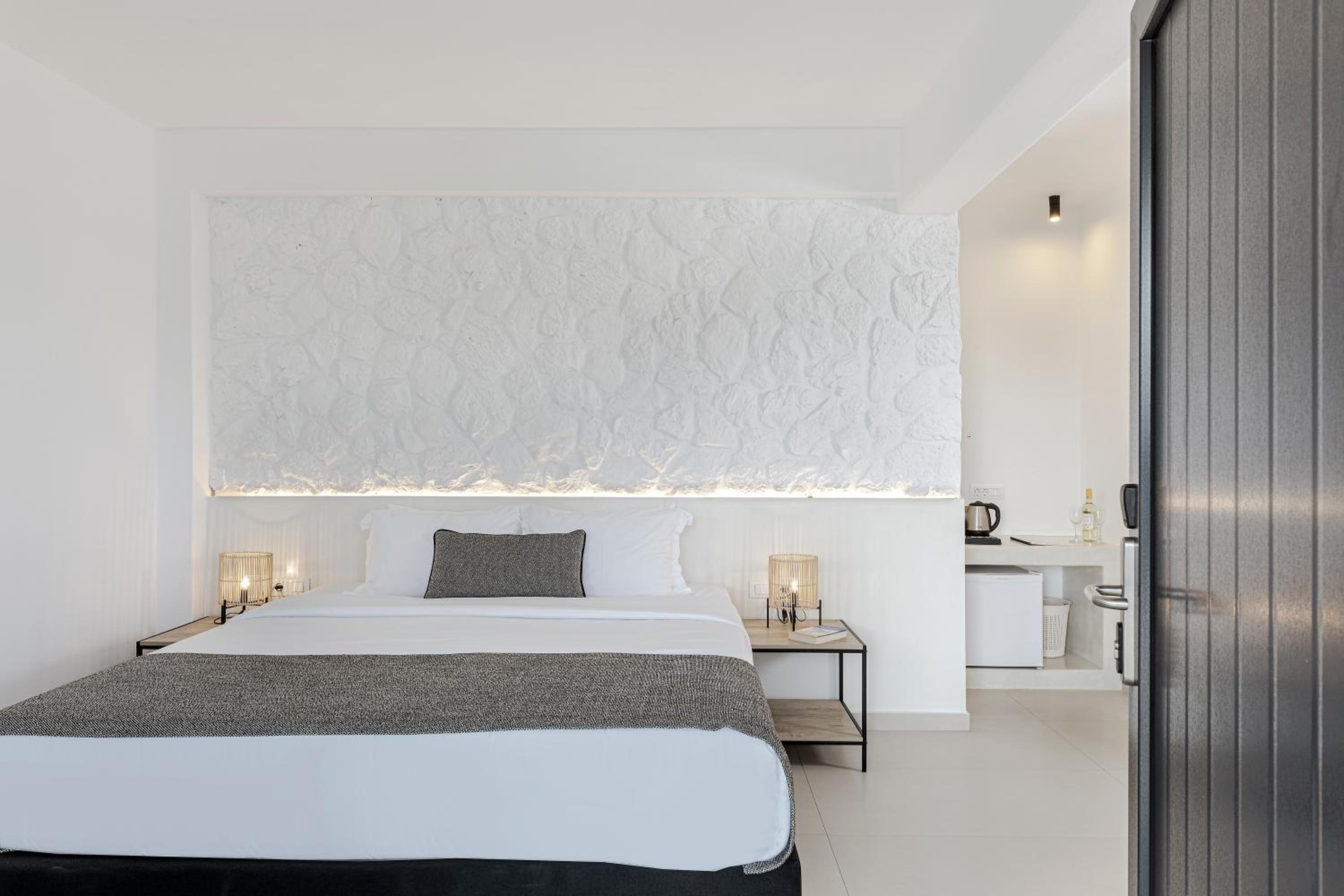 Standard King Room - Photo 1