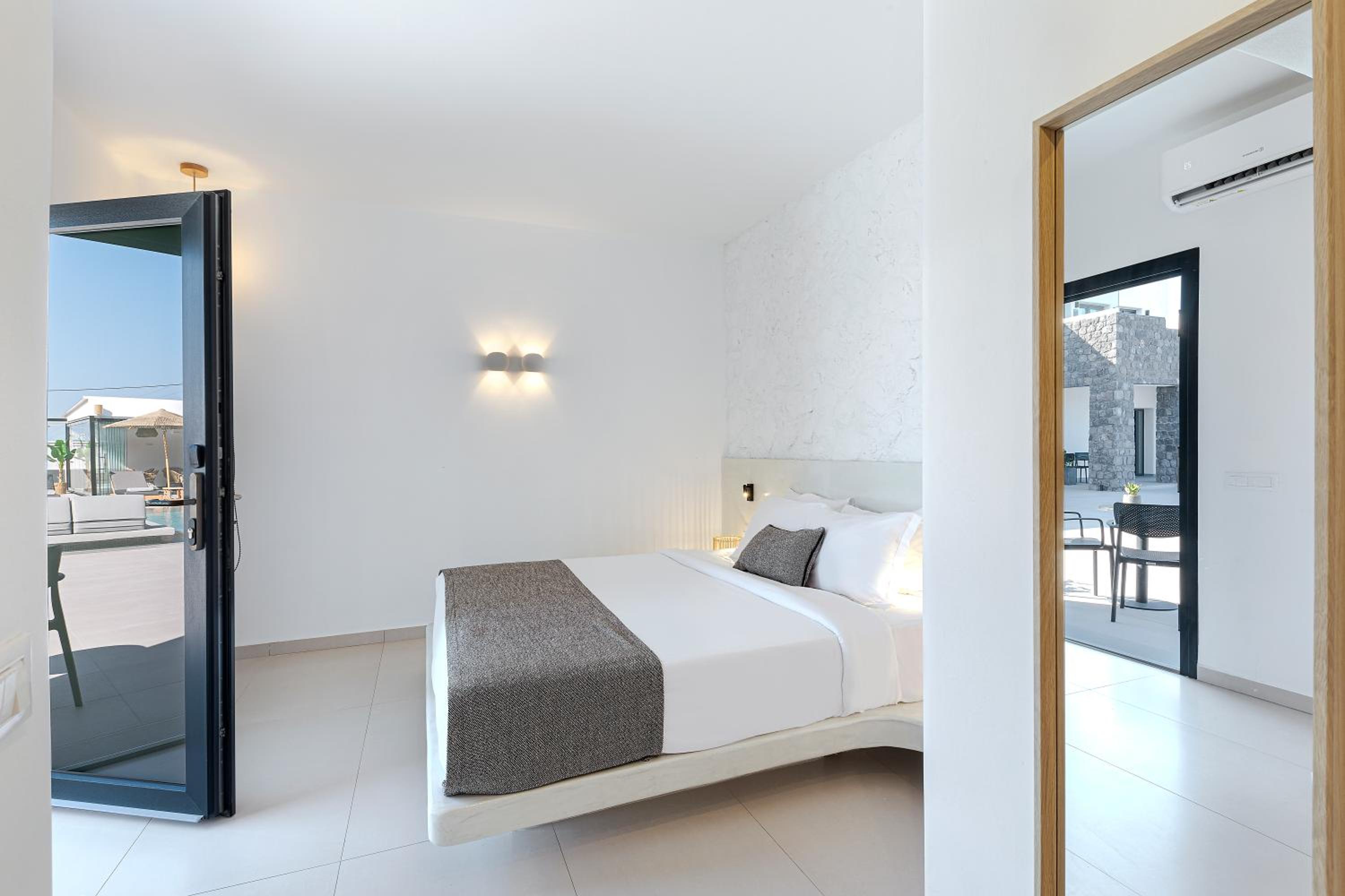 Standard King Room - Photo 4