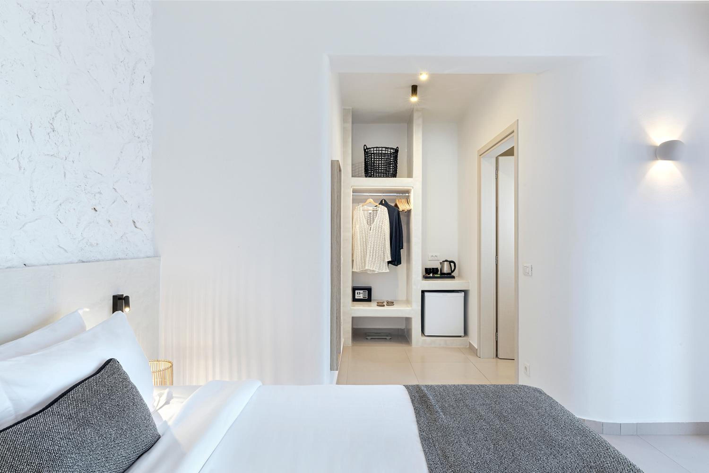 Standard King Room - Photo 5