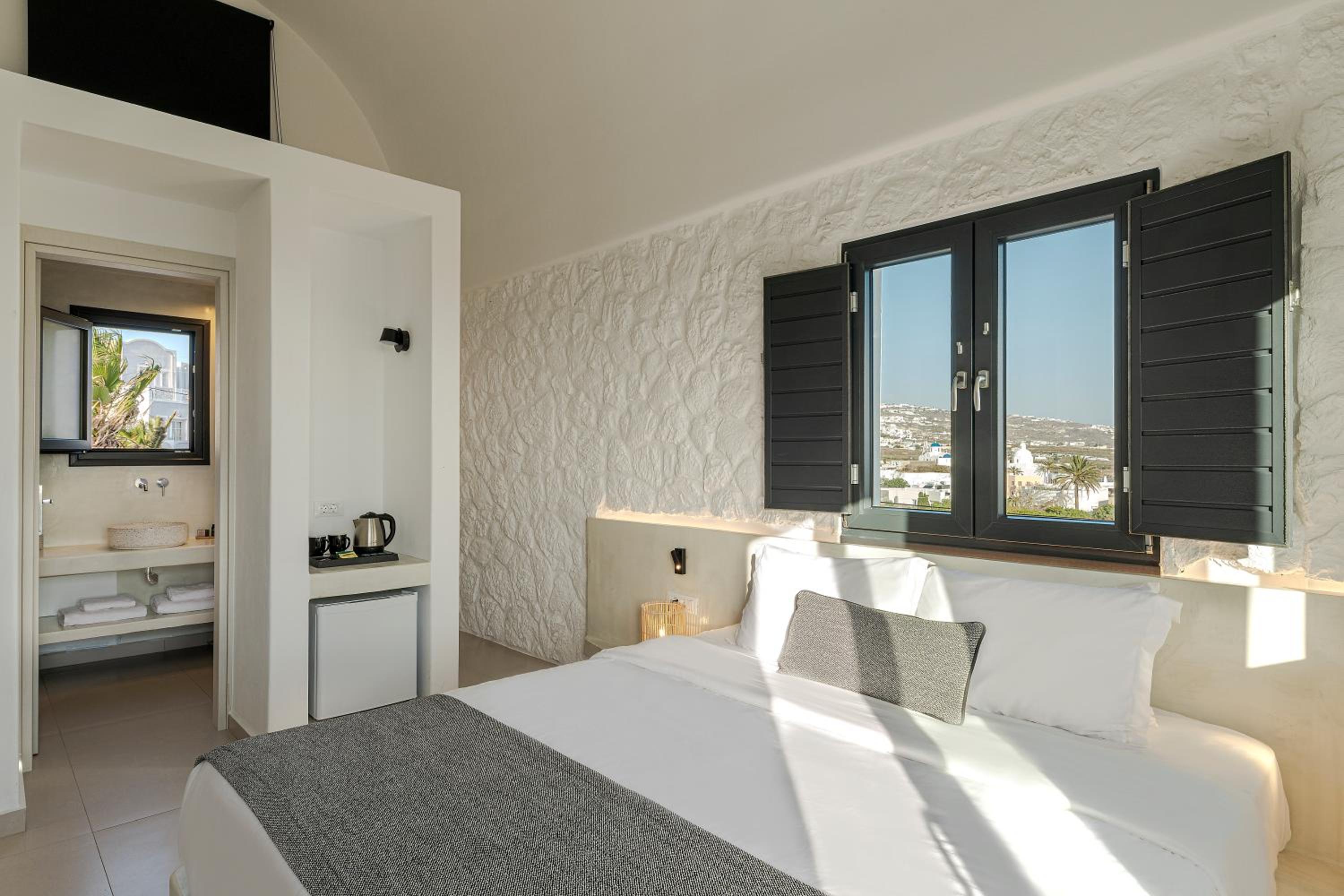 Superior Room with Outdoor Hot Tub - Photo 5