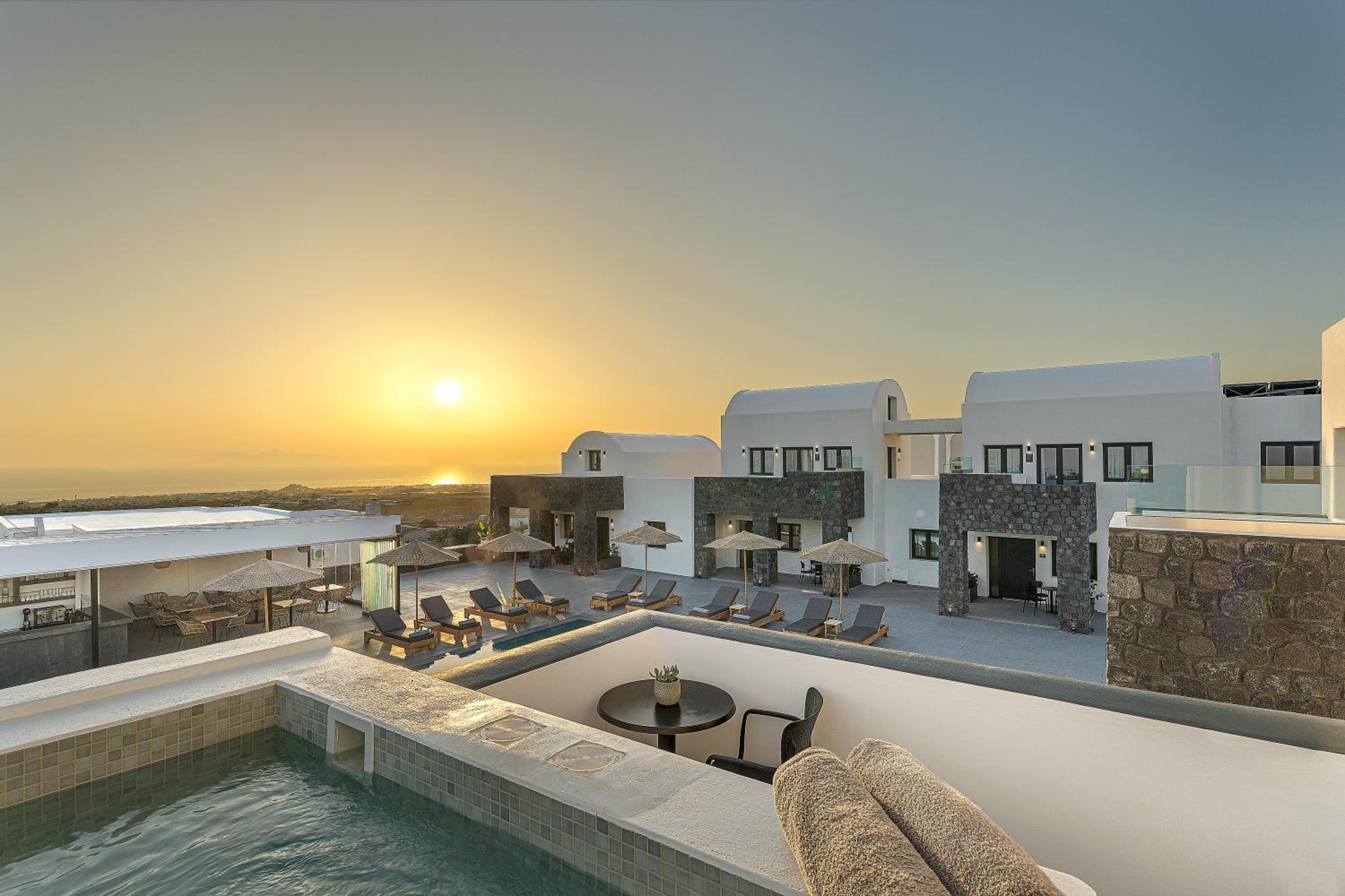 Superior Room with Outdoor Hot Tub - Photo 6
