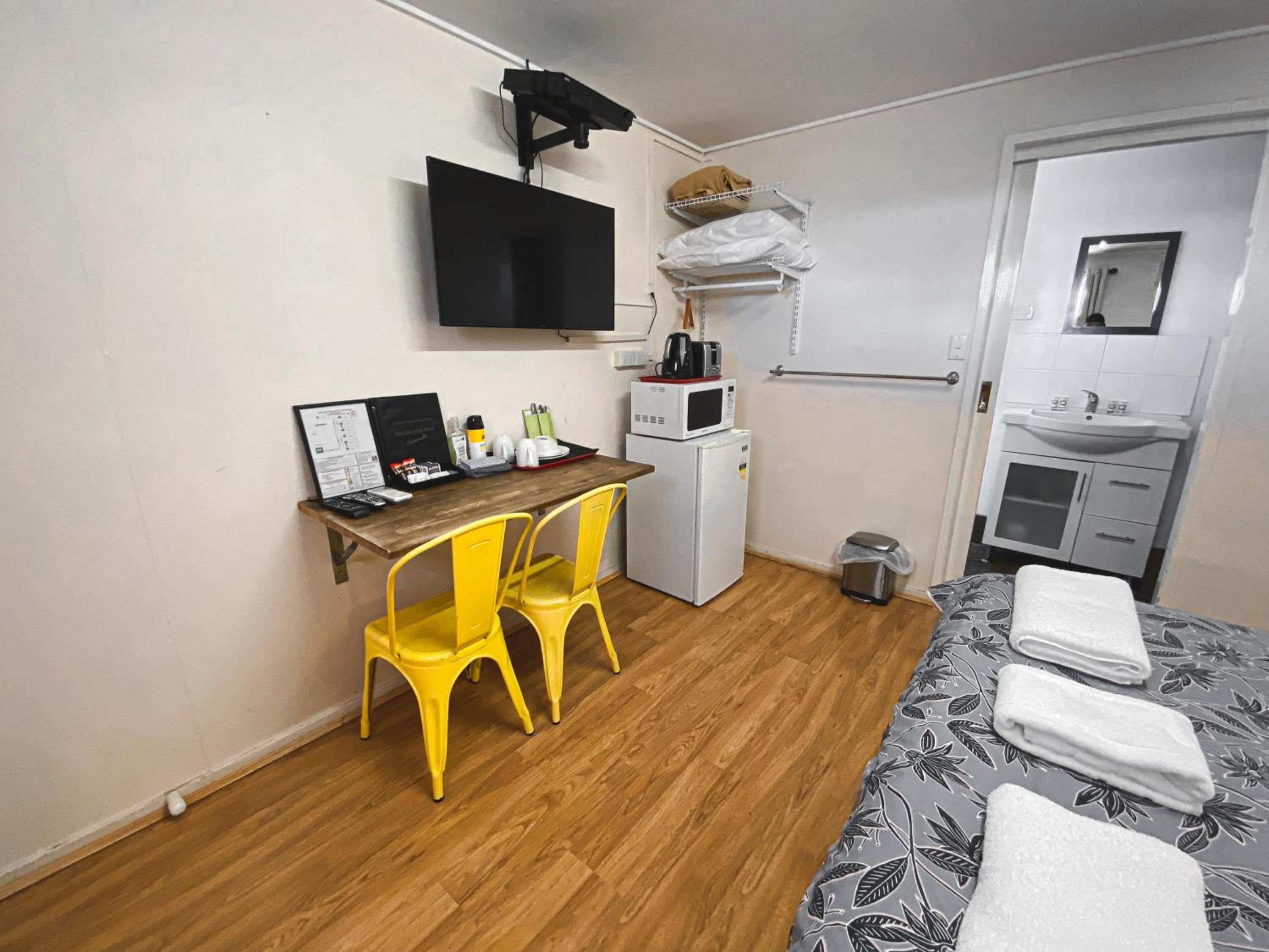 Queen Room photo 2
