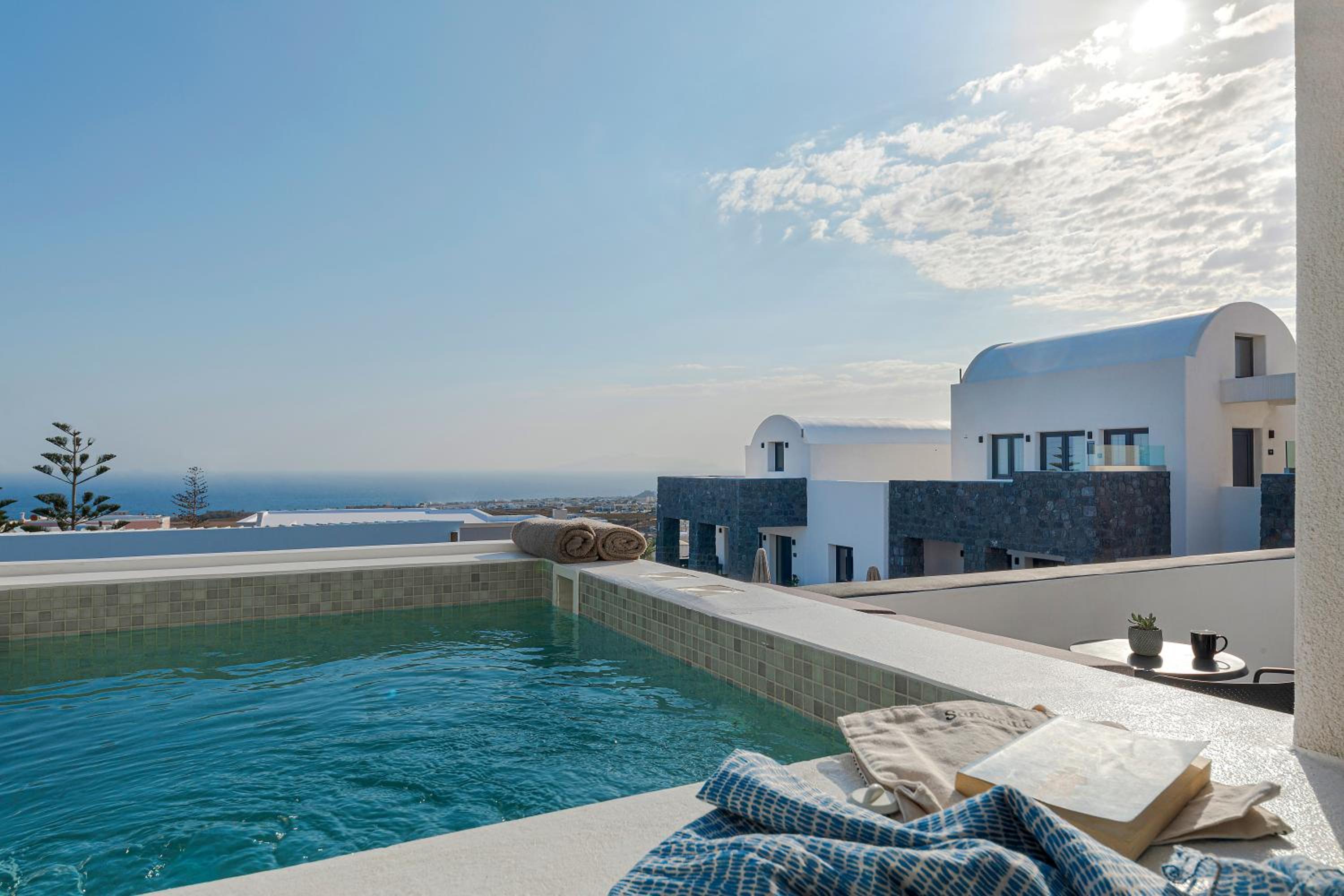 Luxury Suite with Outdoor Hot Tub - Photo 10