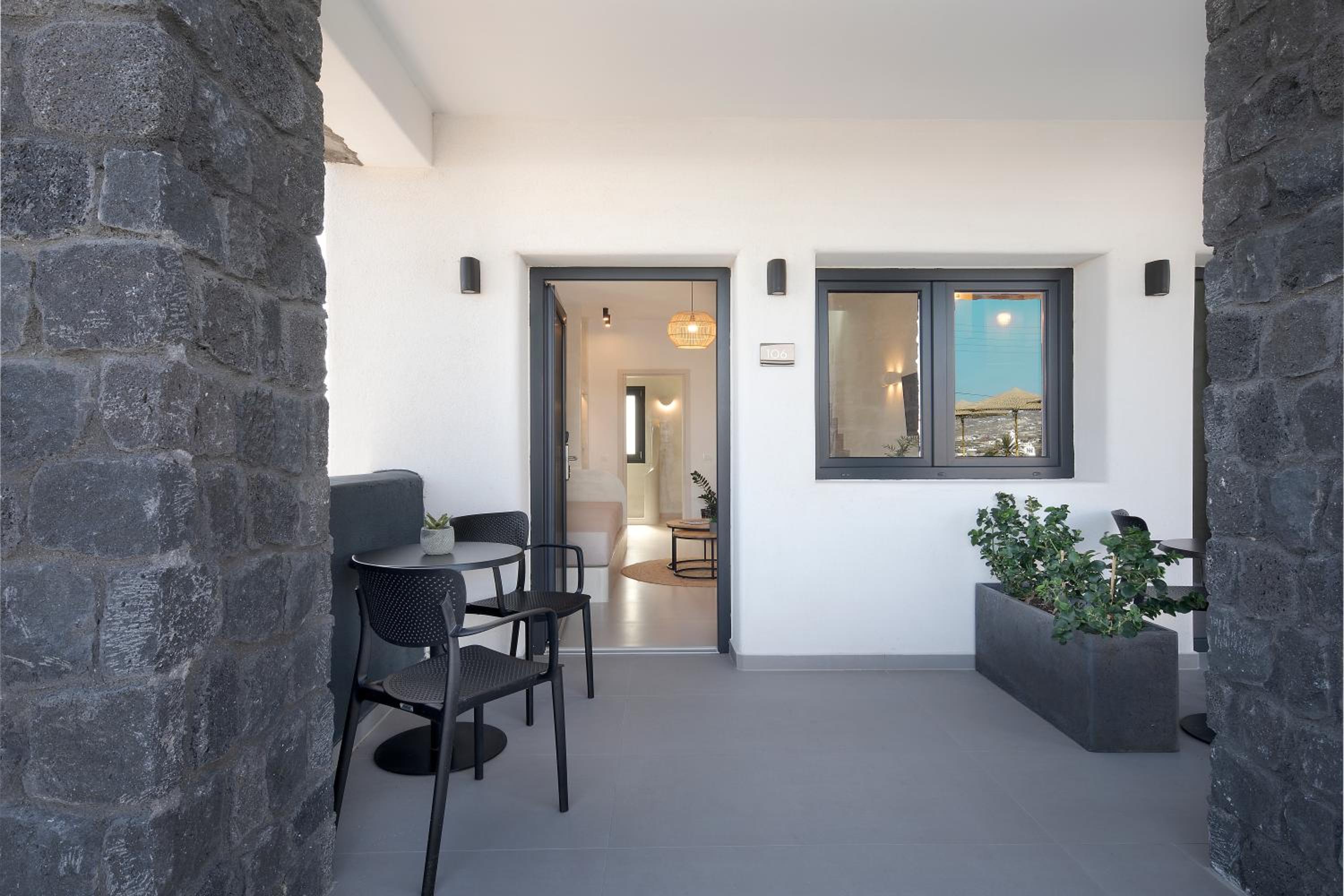 Deluxe Suite with Outdoor Hot Tub - Photo 17