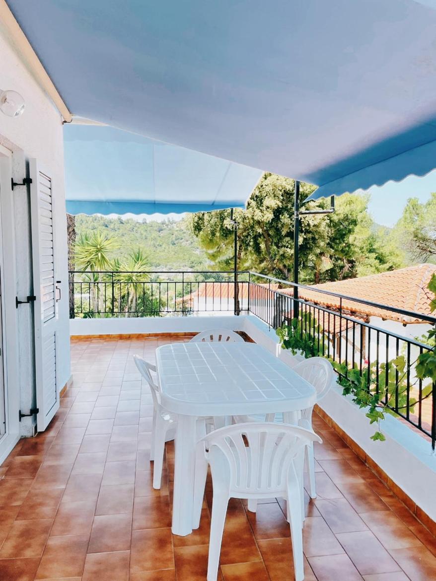 Apartment with Balcony photo 2