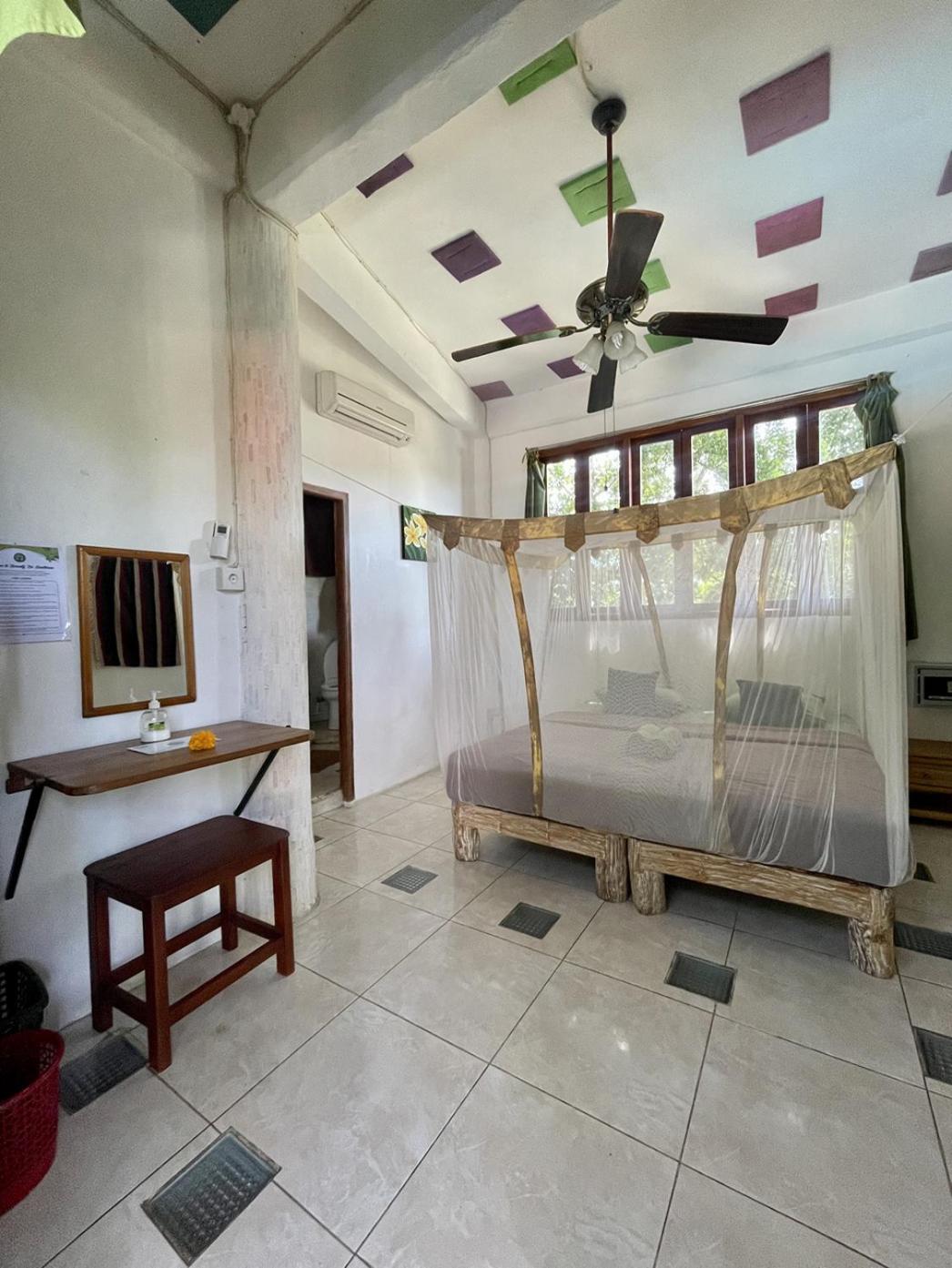 Double Room with Fan and Air Conditioning - Photo 17