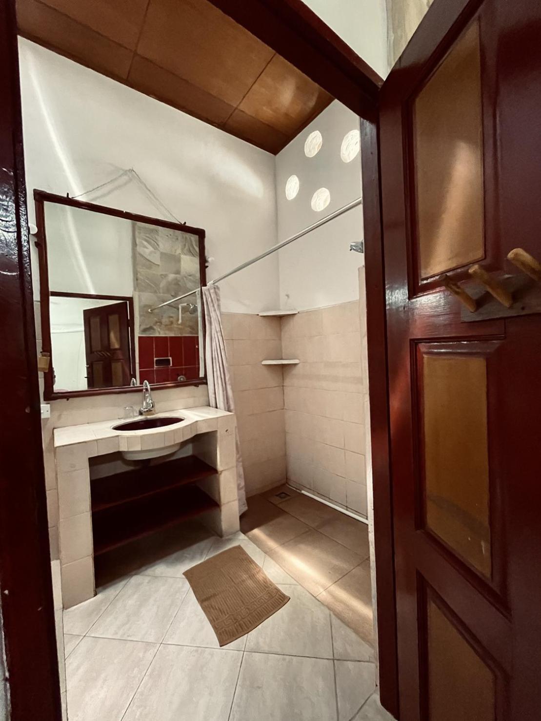 Double Room with Fan and Air Conditioning - Photo 14