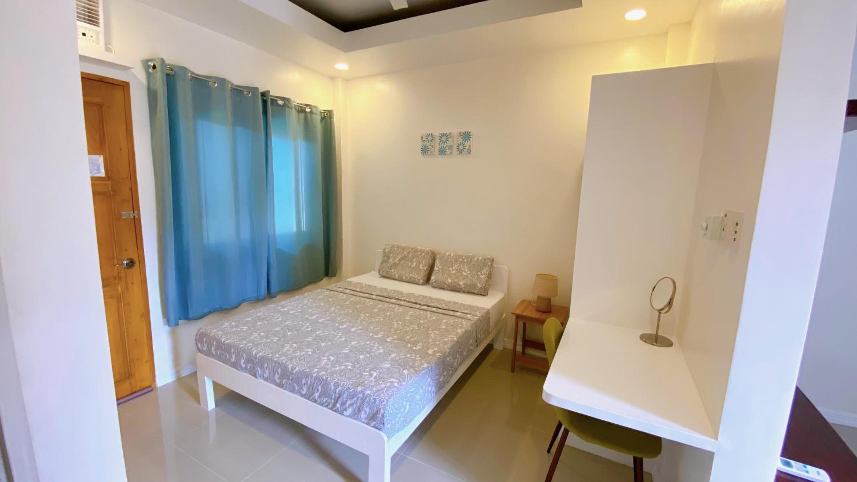 Deluxe Queen Suite - Photo 3