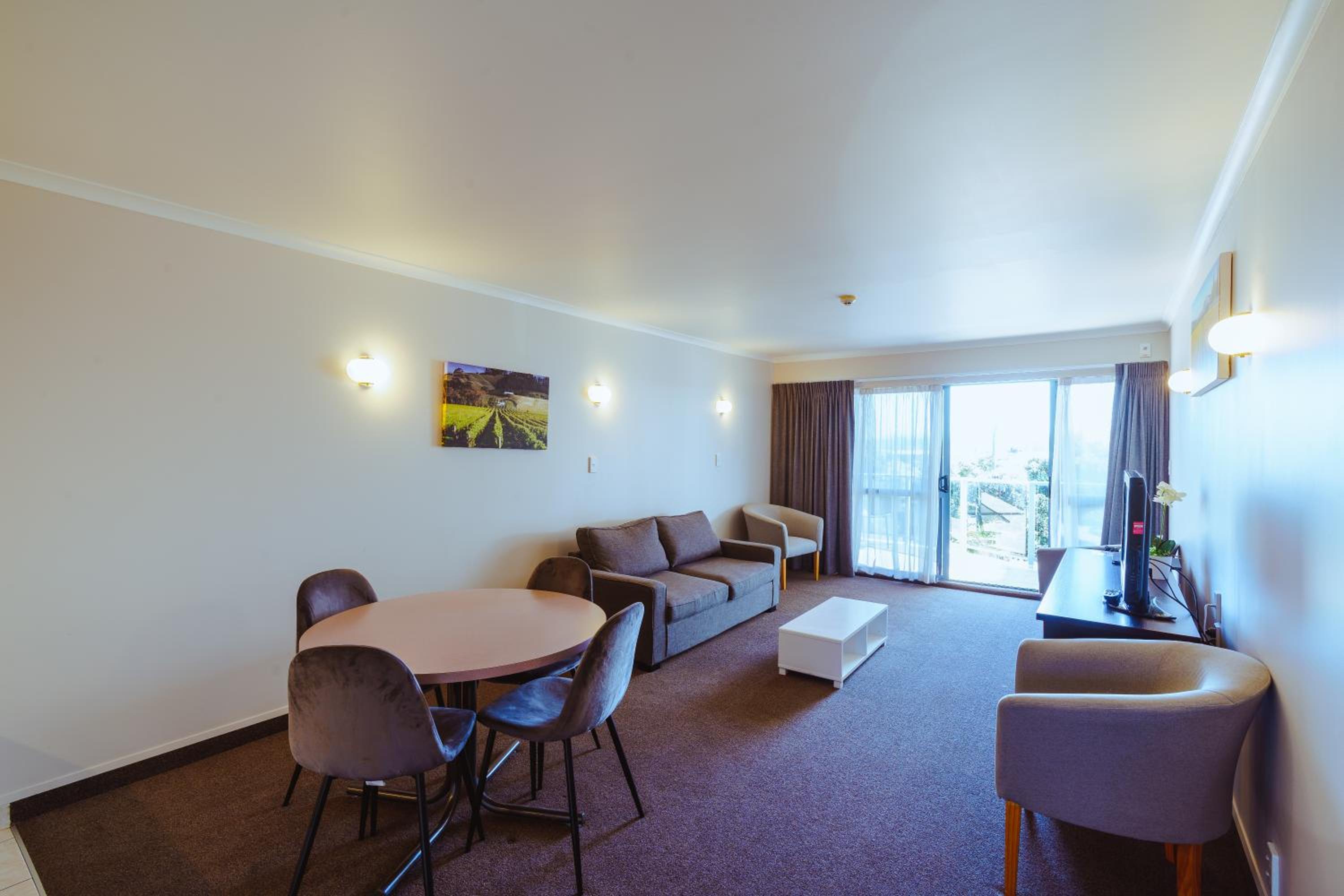 Two-Bedroom Apartment with Marina View photo 2