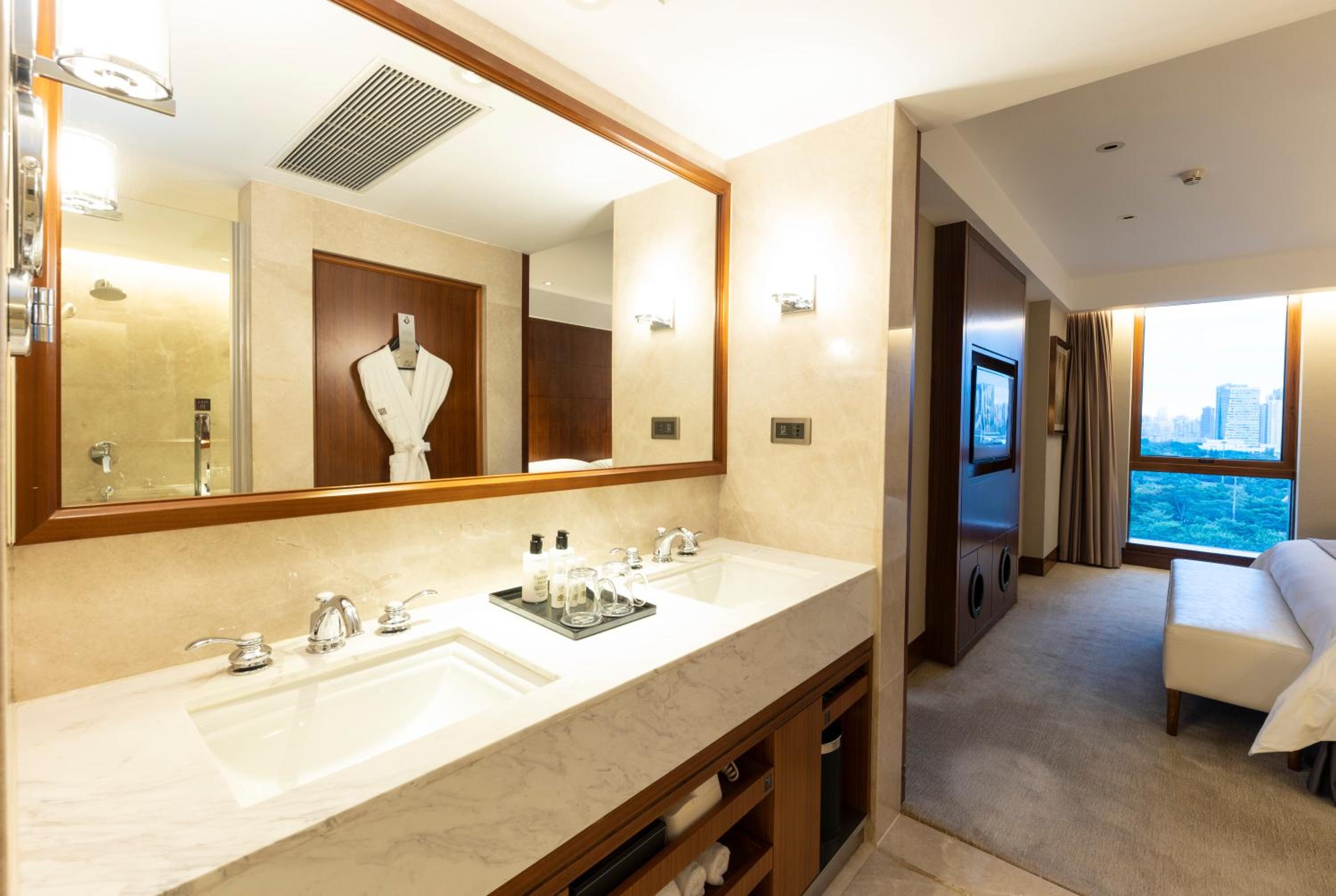 One-Bedroom Business Suite