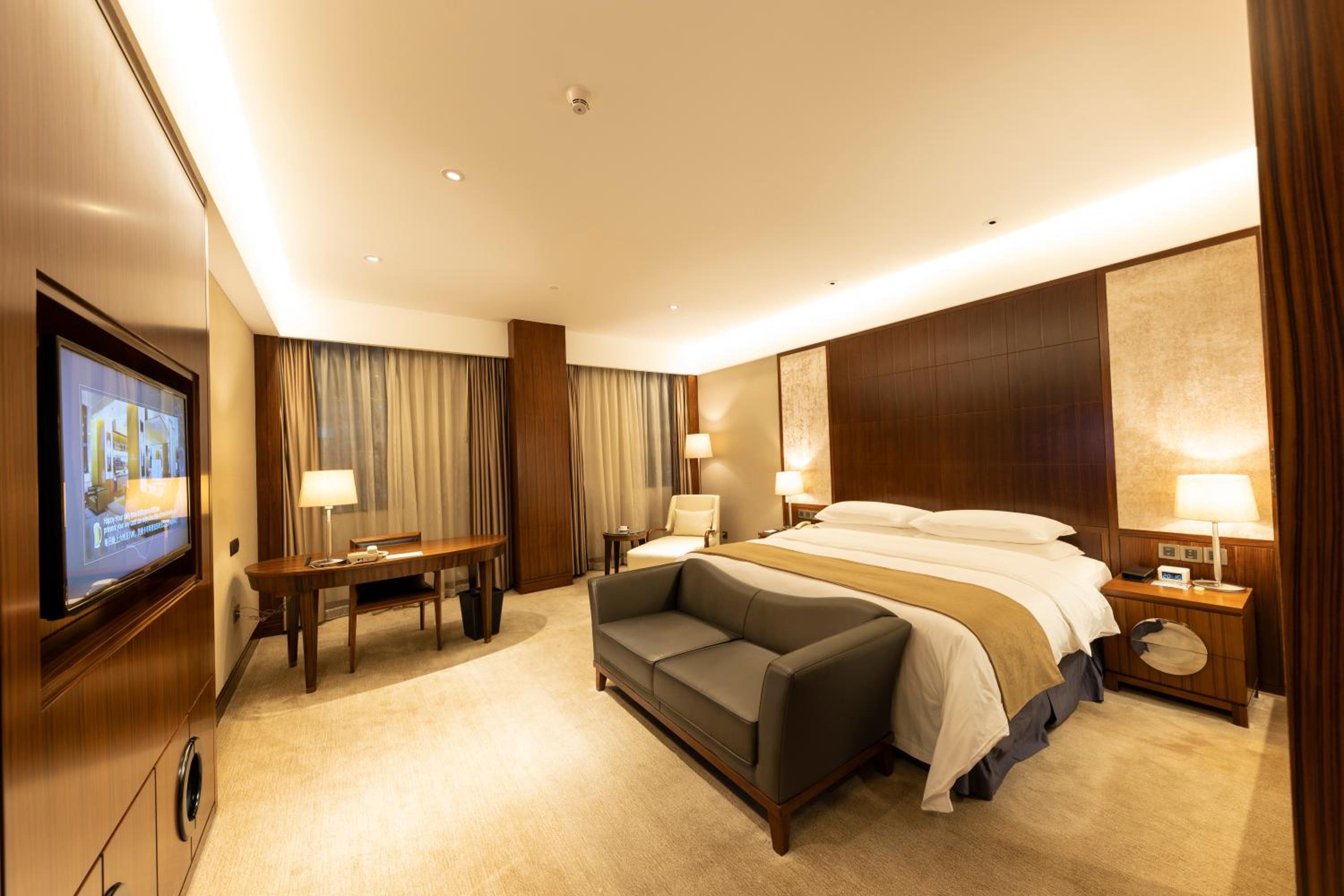 Business King Room
