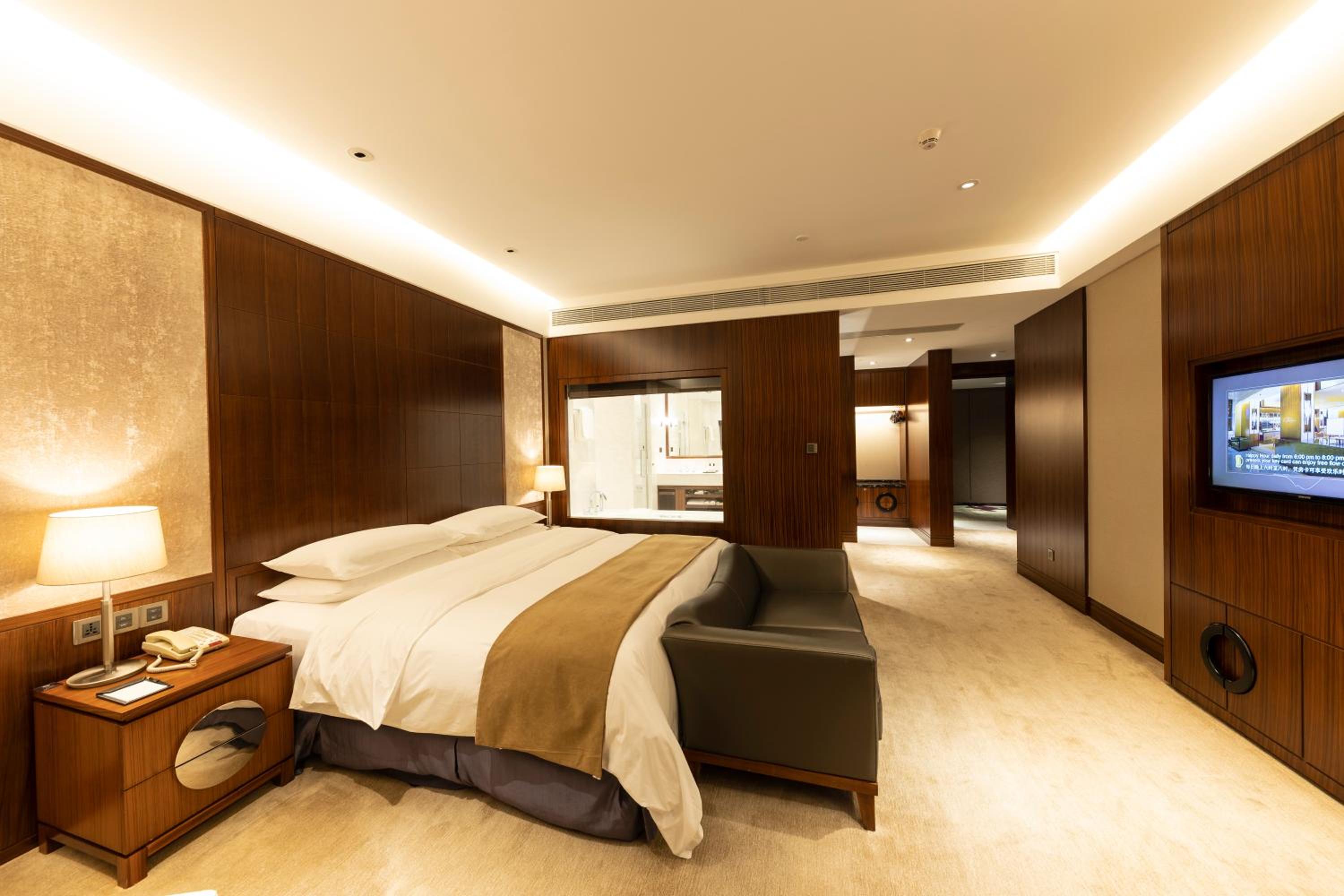 Business King Room