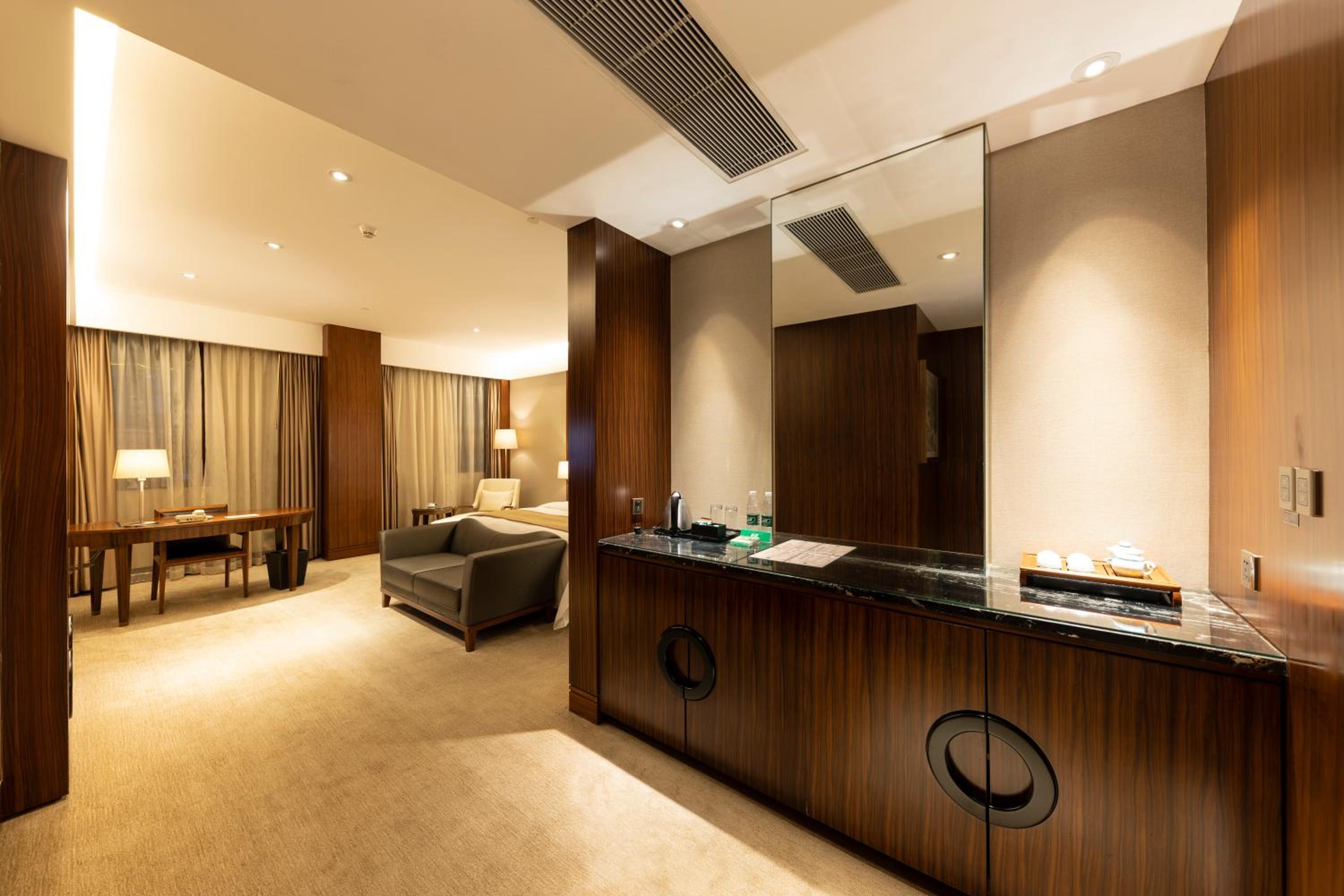 Business King Room