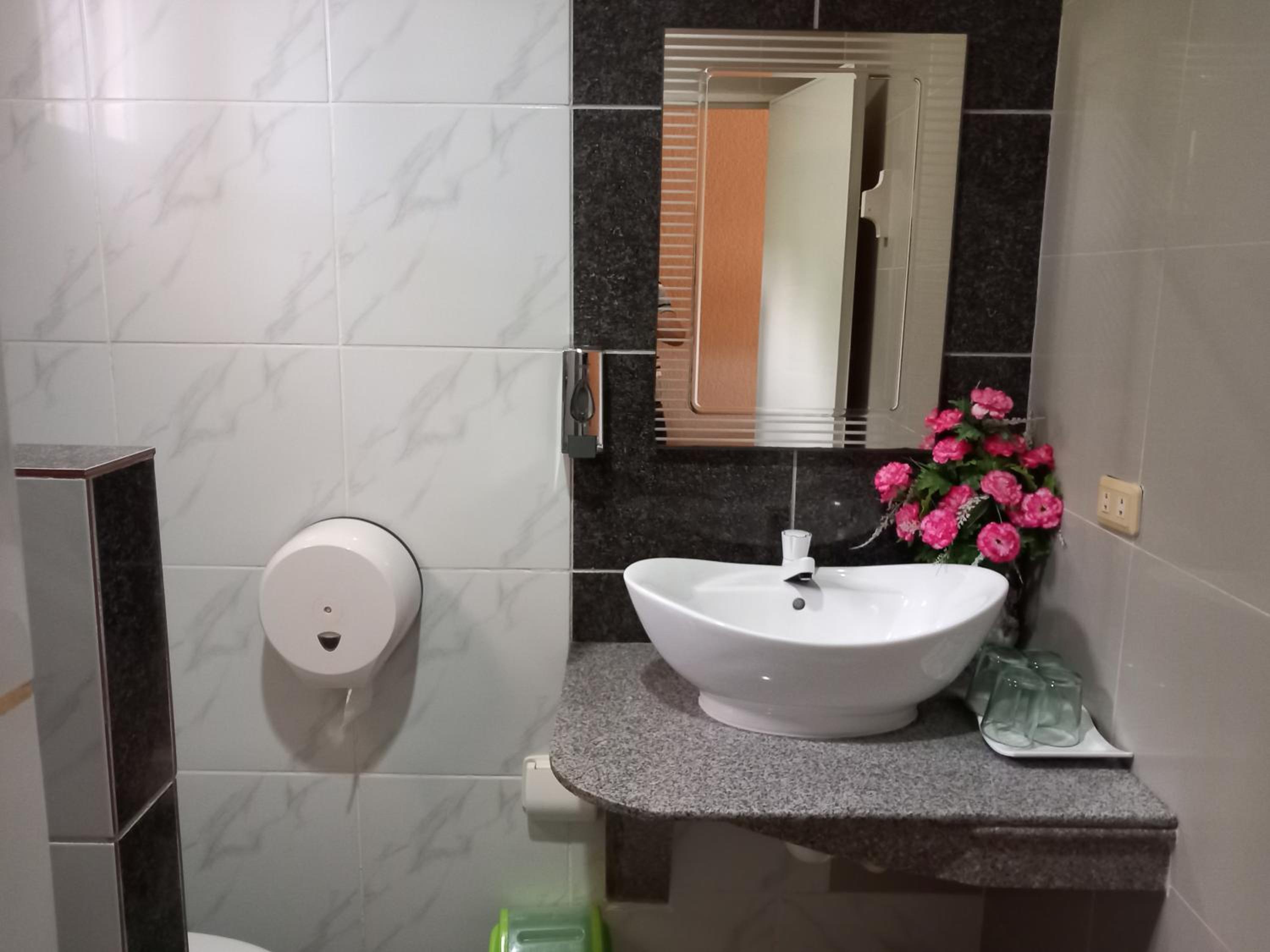 Super Deluxe Room - Photo 5