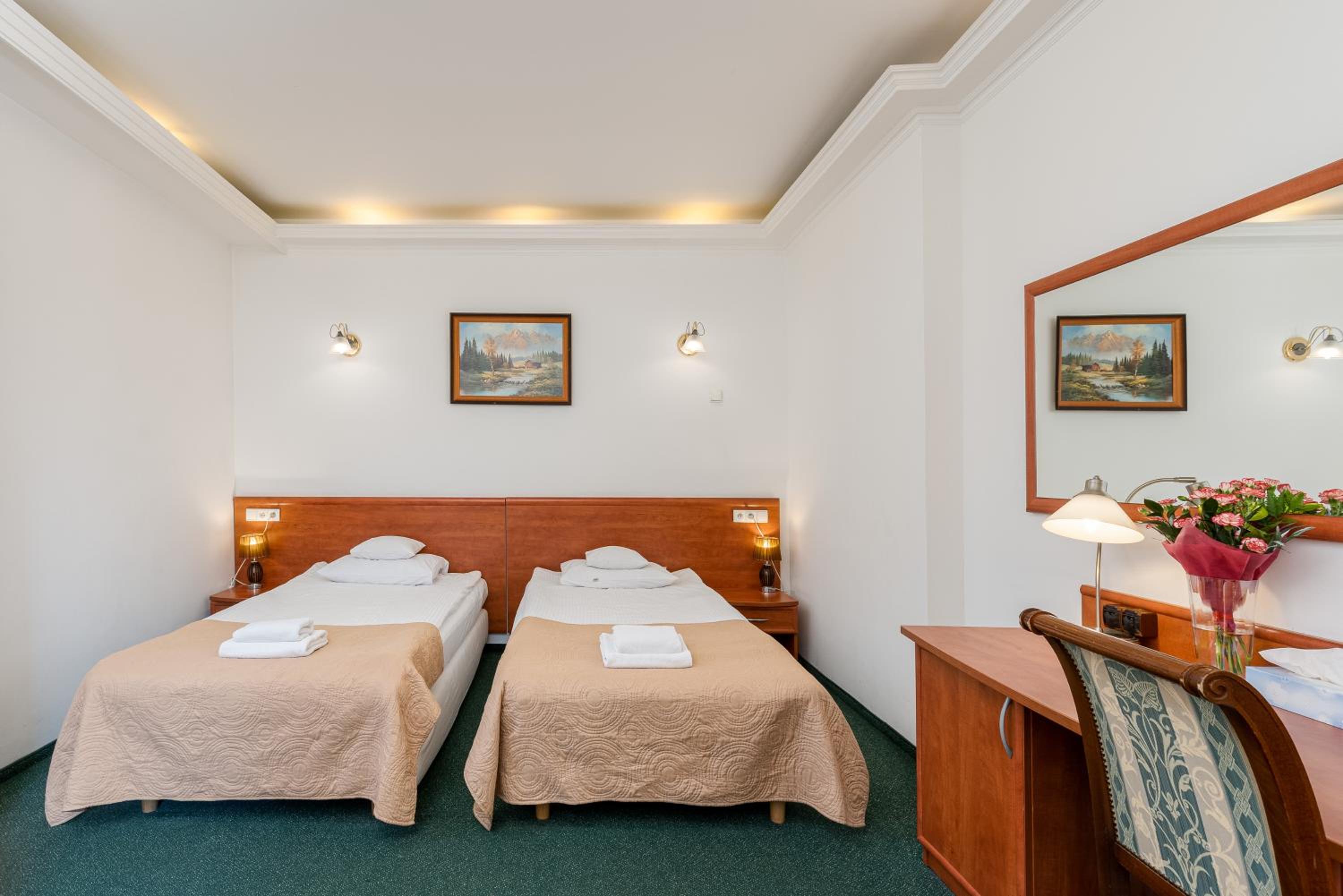 Twin Room - Photo 3