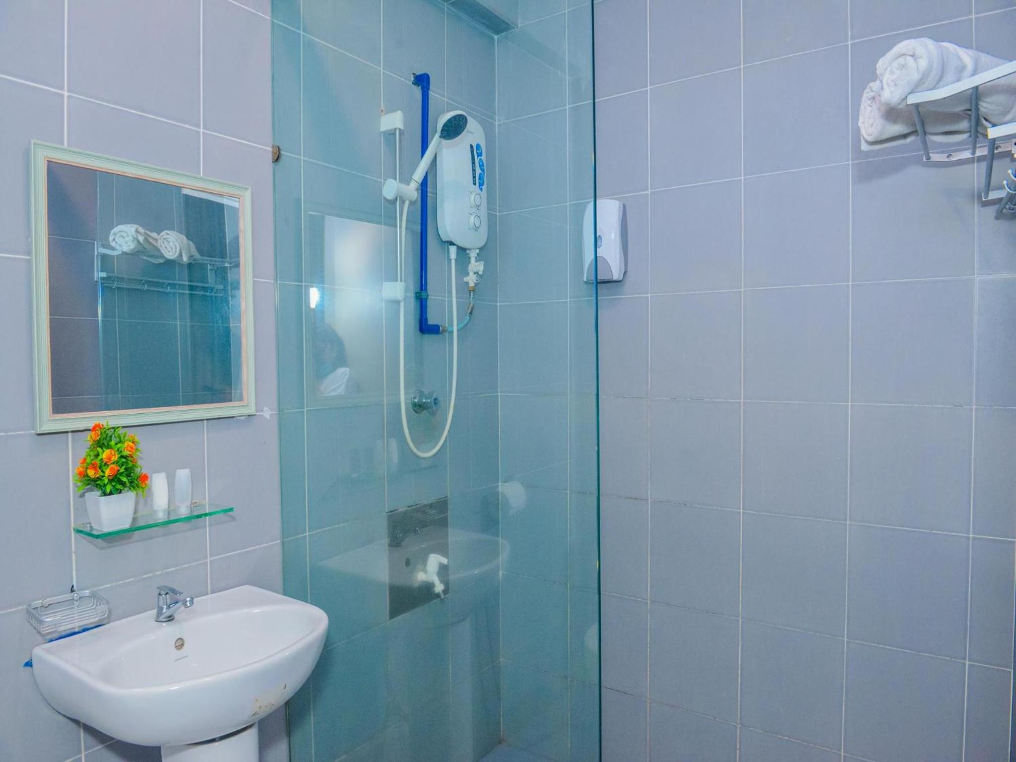 Standard Twin Room - Photo 1