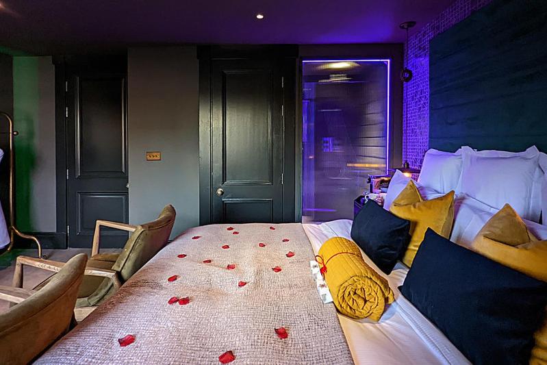 Lutine - One Bedroom Suite with jacuzzi bath photo 3