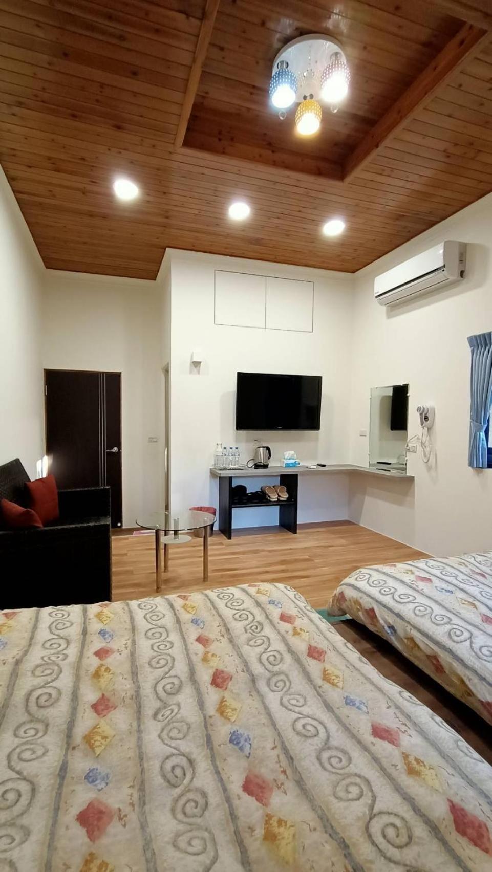 Quadruple Room with Private Bathroom photo 3