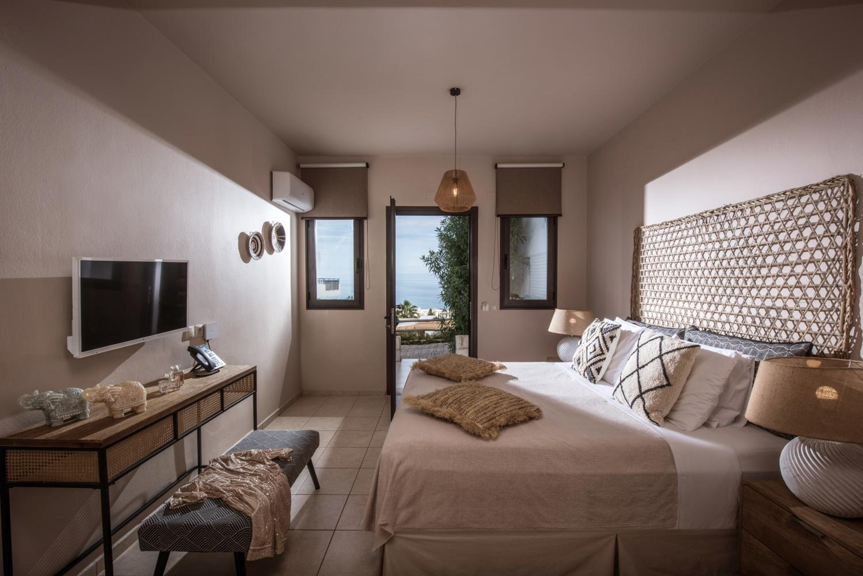 Junior Suite with Garden View - Photo 7