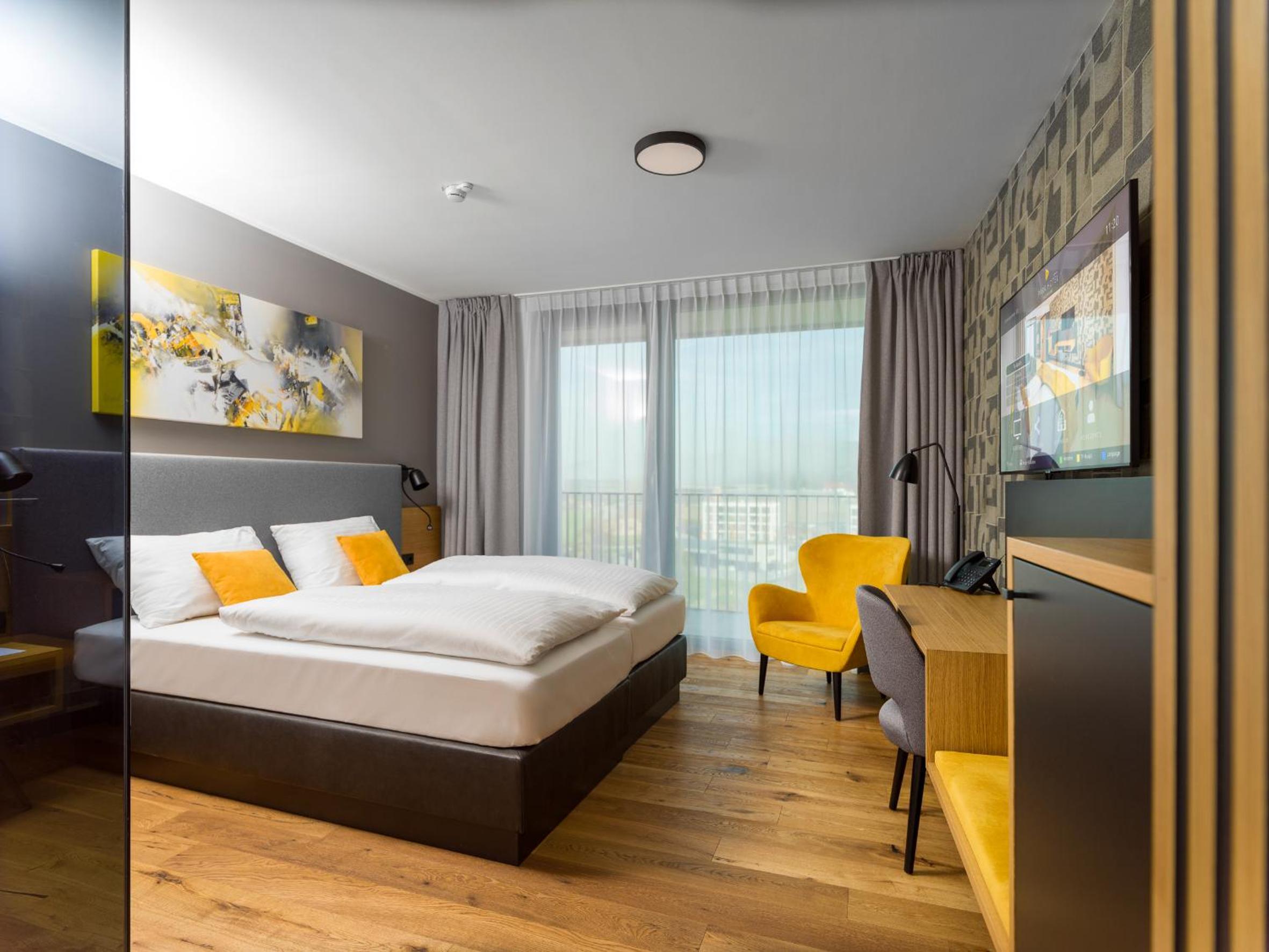 Comfort Twin Room with Balcony - Photo 1