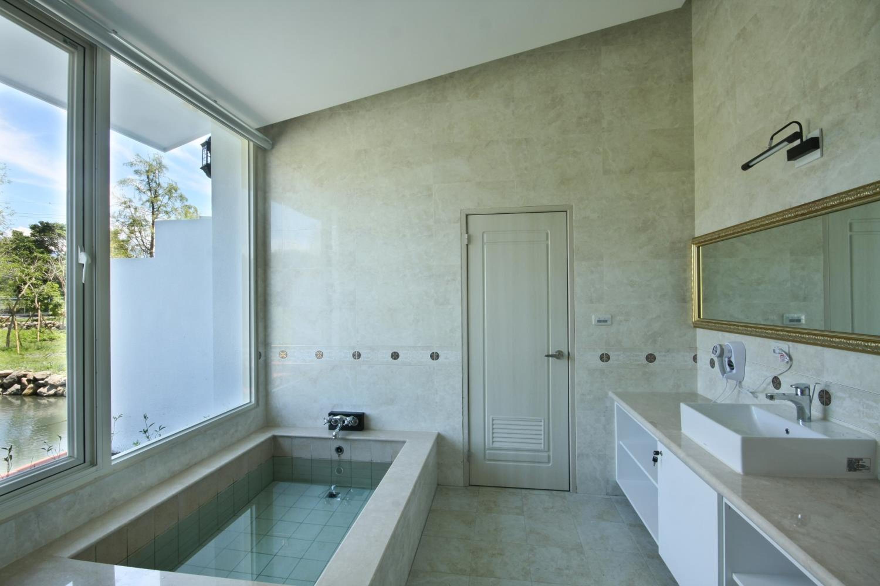 Superior Double Room With Bath photo 2