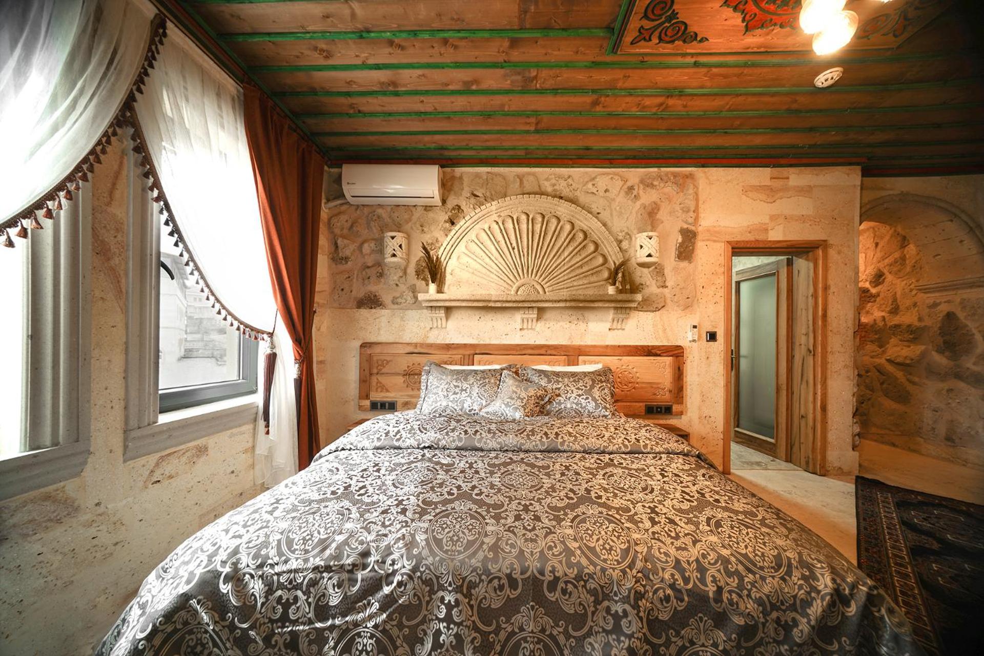 Deluxe Double Room - Photo 13